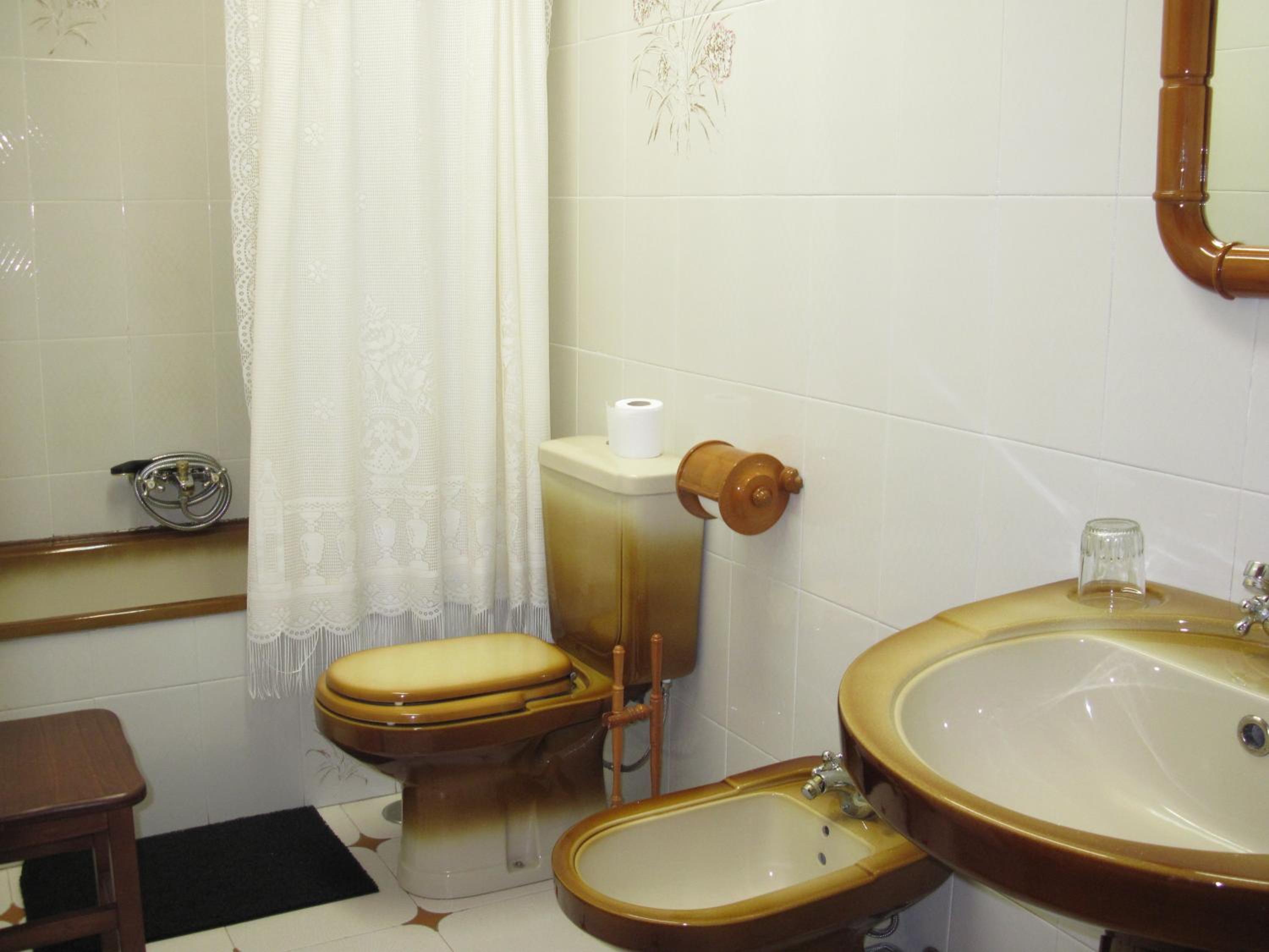 Twin Room - Photo 3