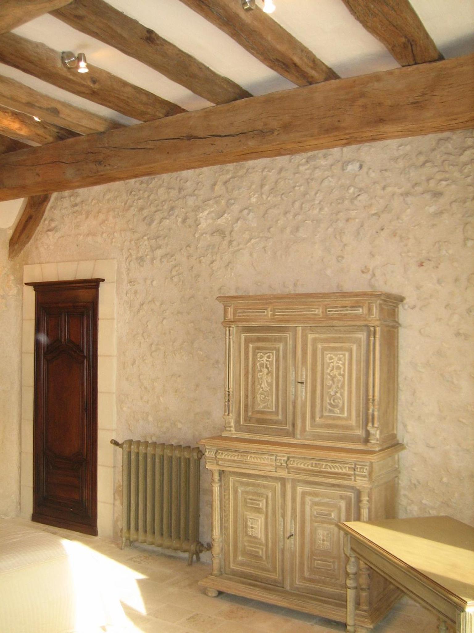 Queen Room with Private Bathroom photo 2