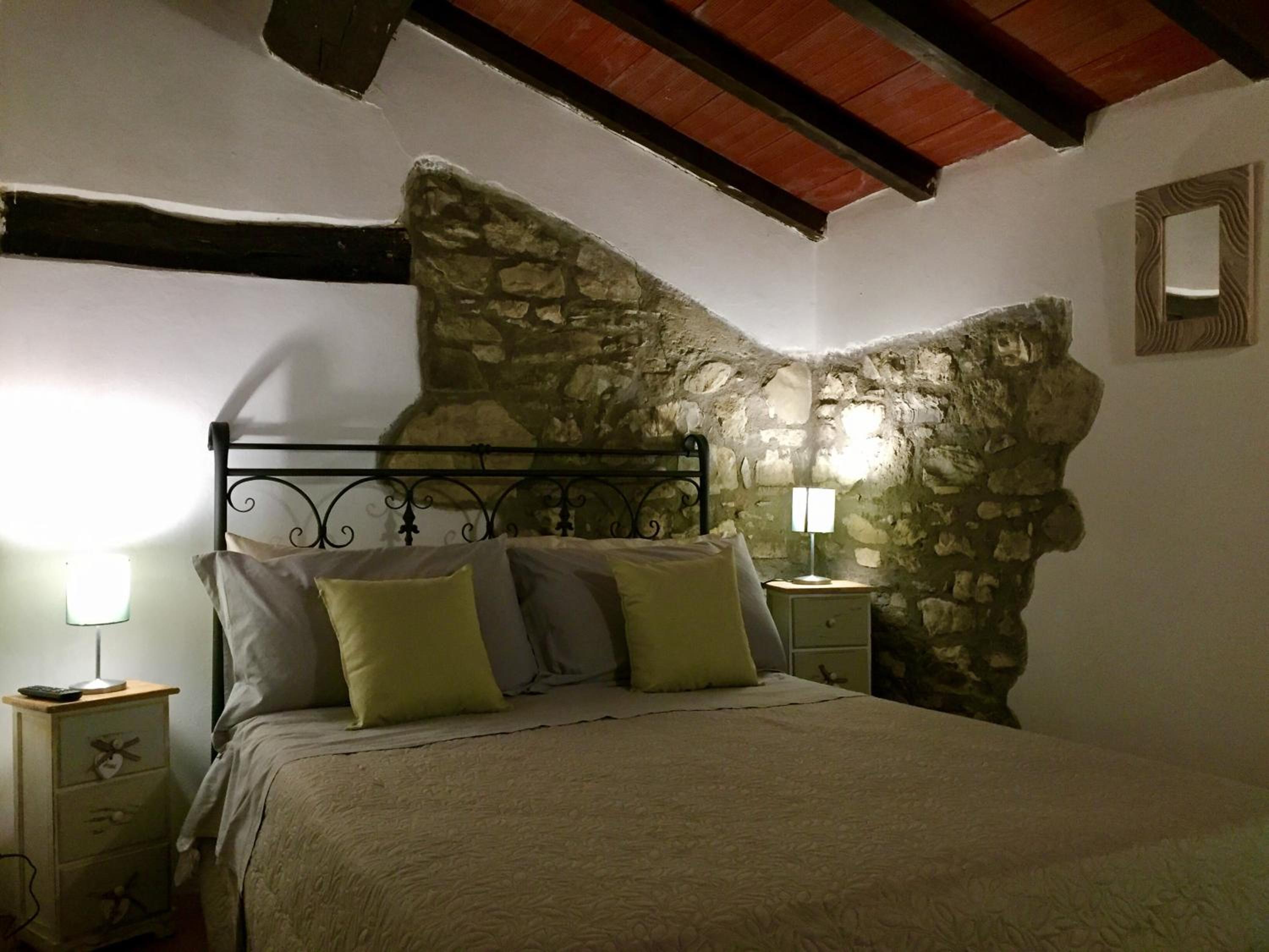 Double Room with Private Bathroom - Photo 4