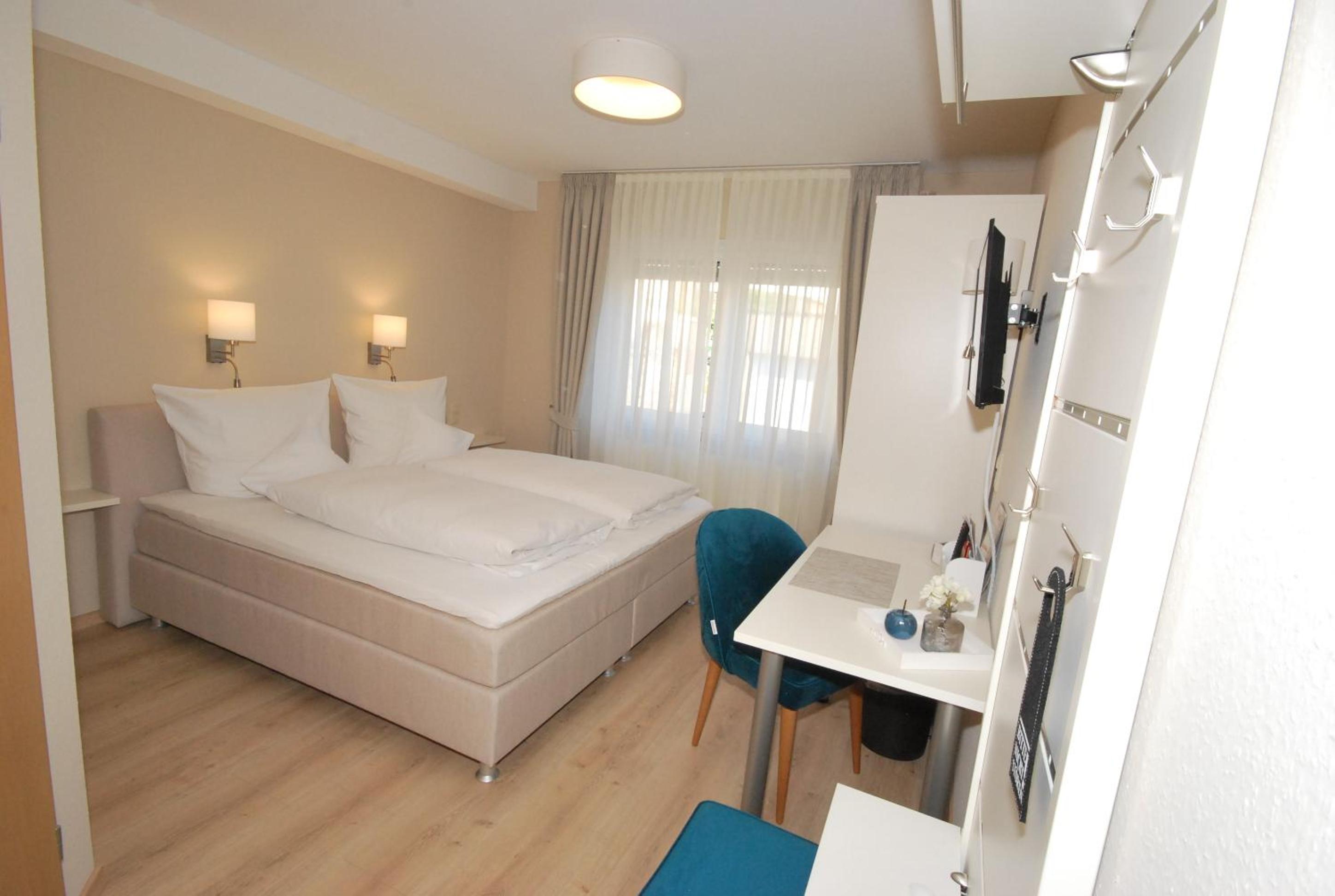 Double Room with Private Bathroom - Photo 2