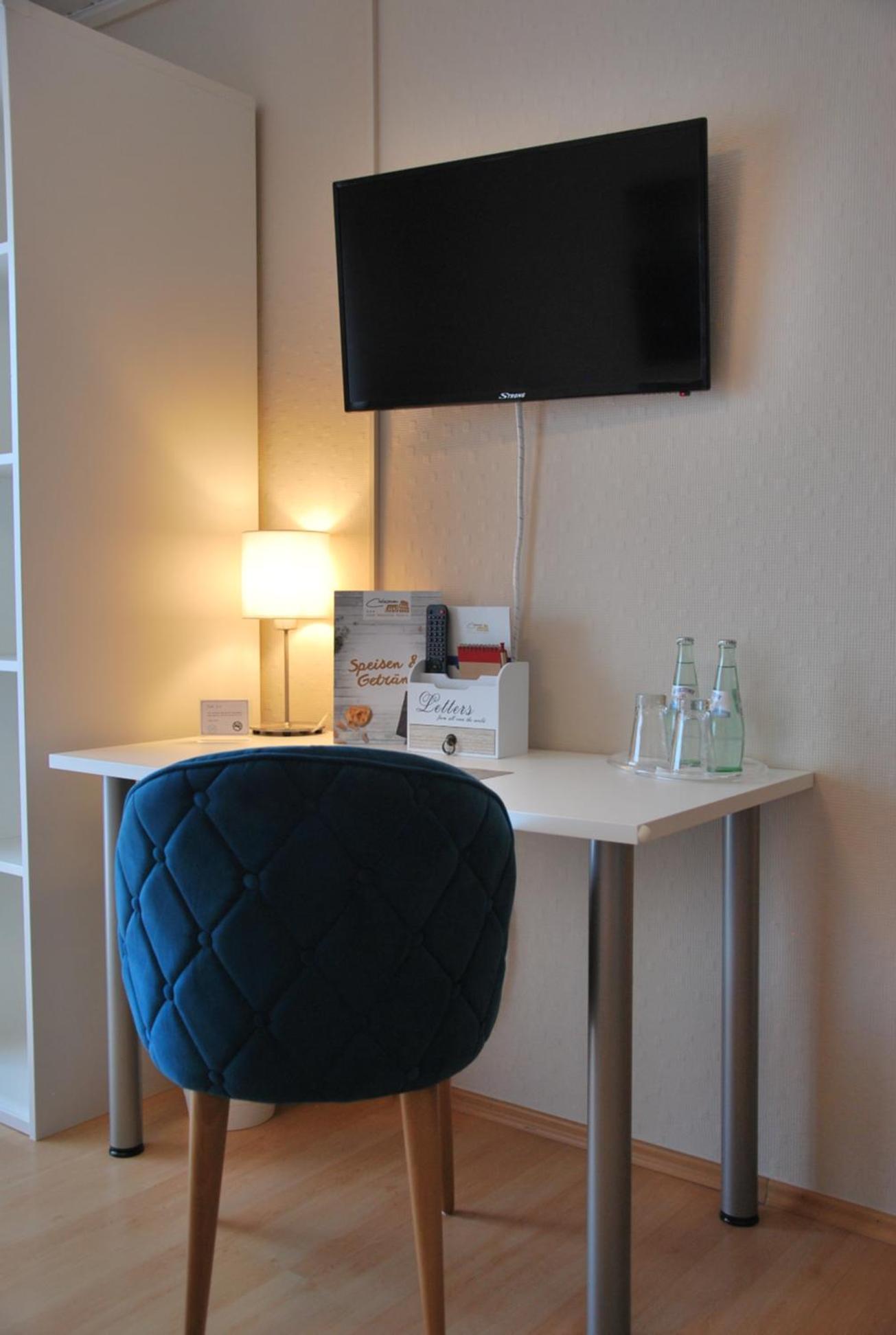 Double Room with Private Bathroom - Photo 3