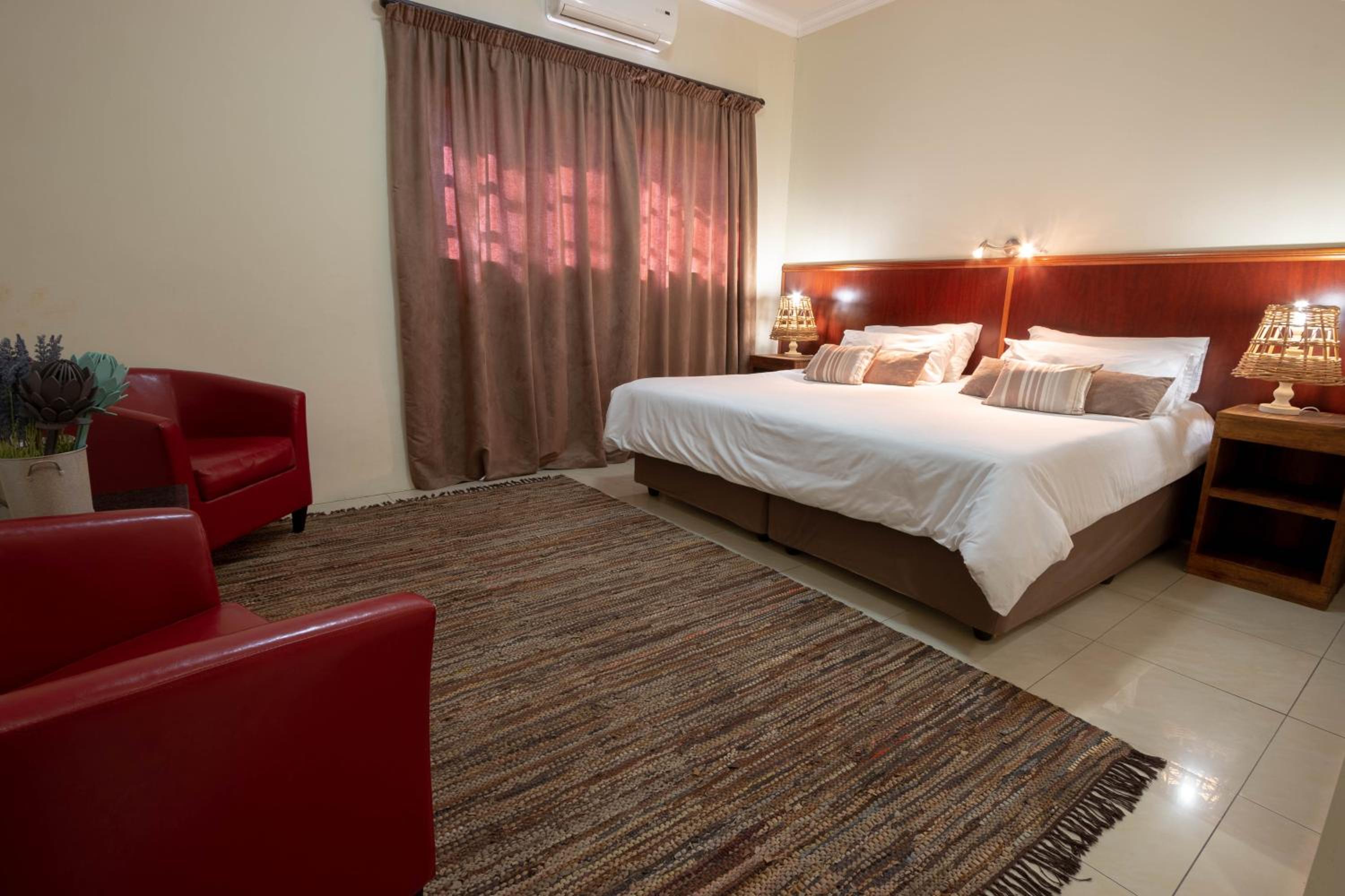 Large Double or Twin Room photo 1