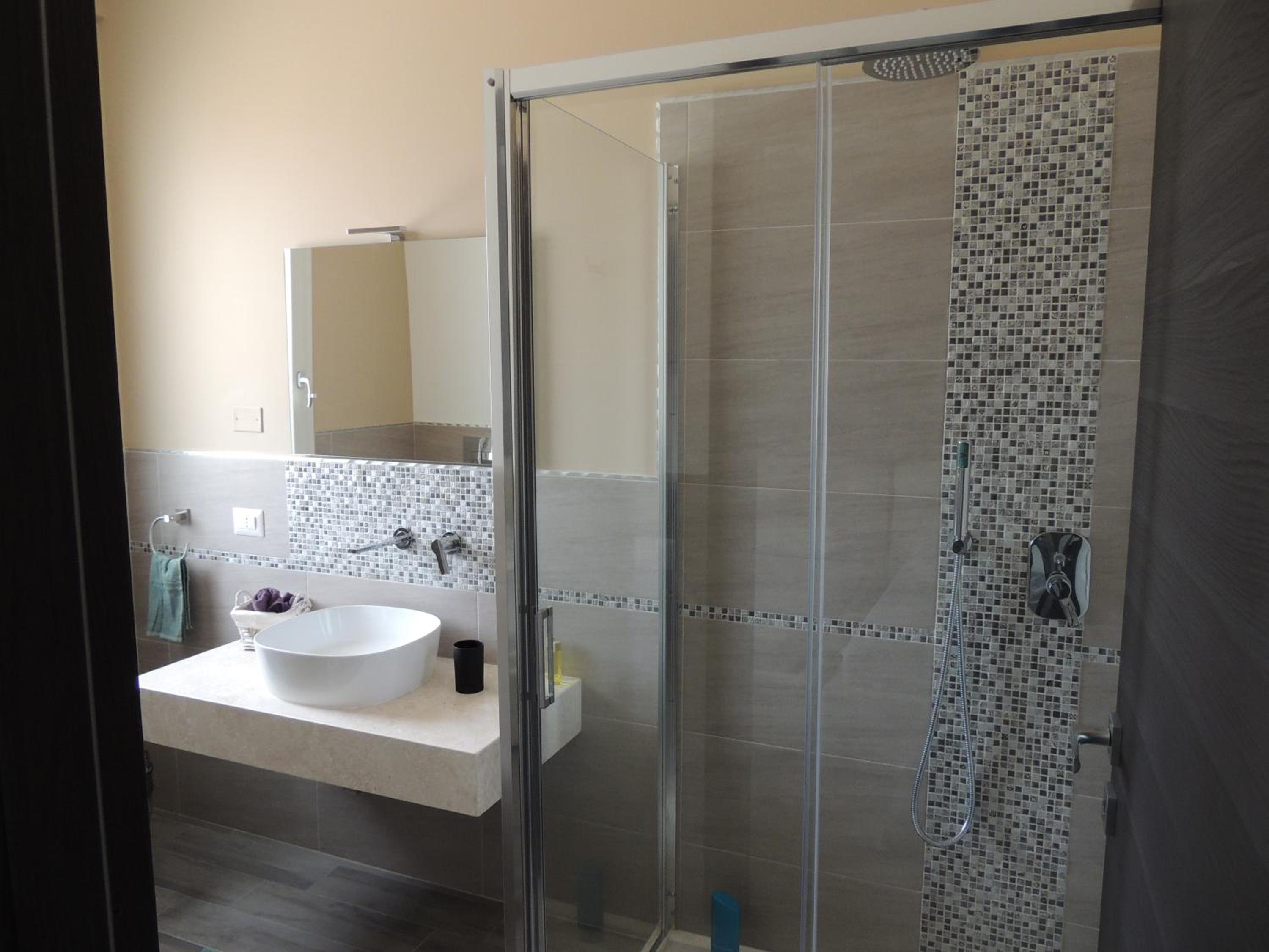 Double or Twin Room with Private Bathroom photo 3