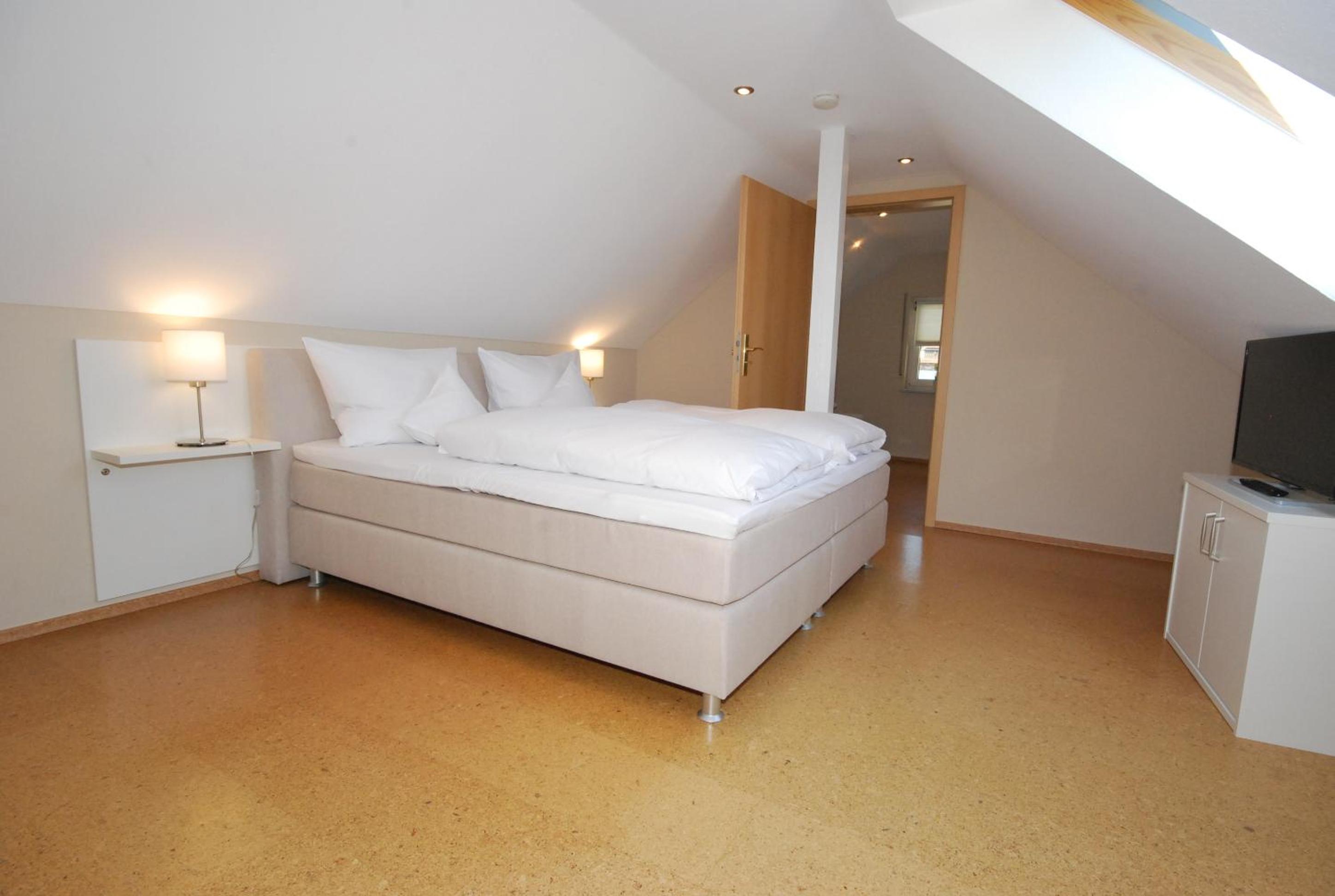 Apartment - Split Level - Photo 3