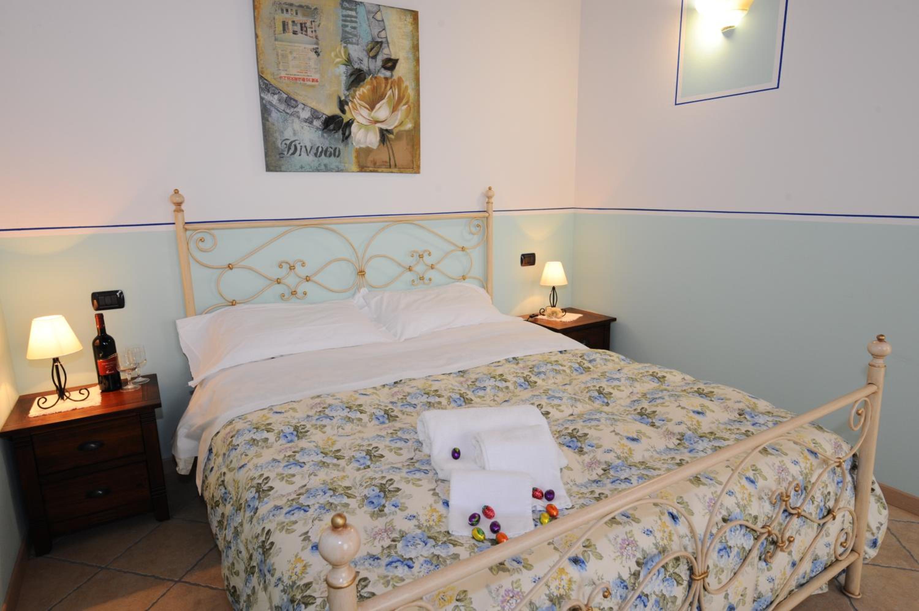 Double or Twin Room - Photo 25