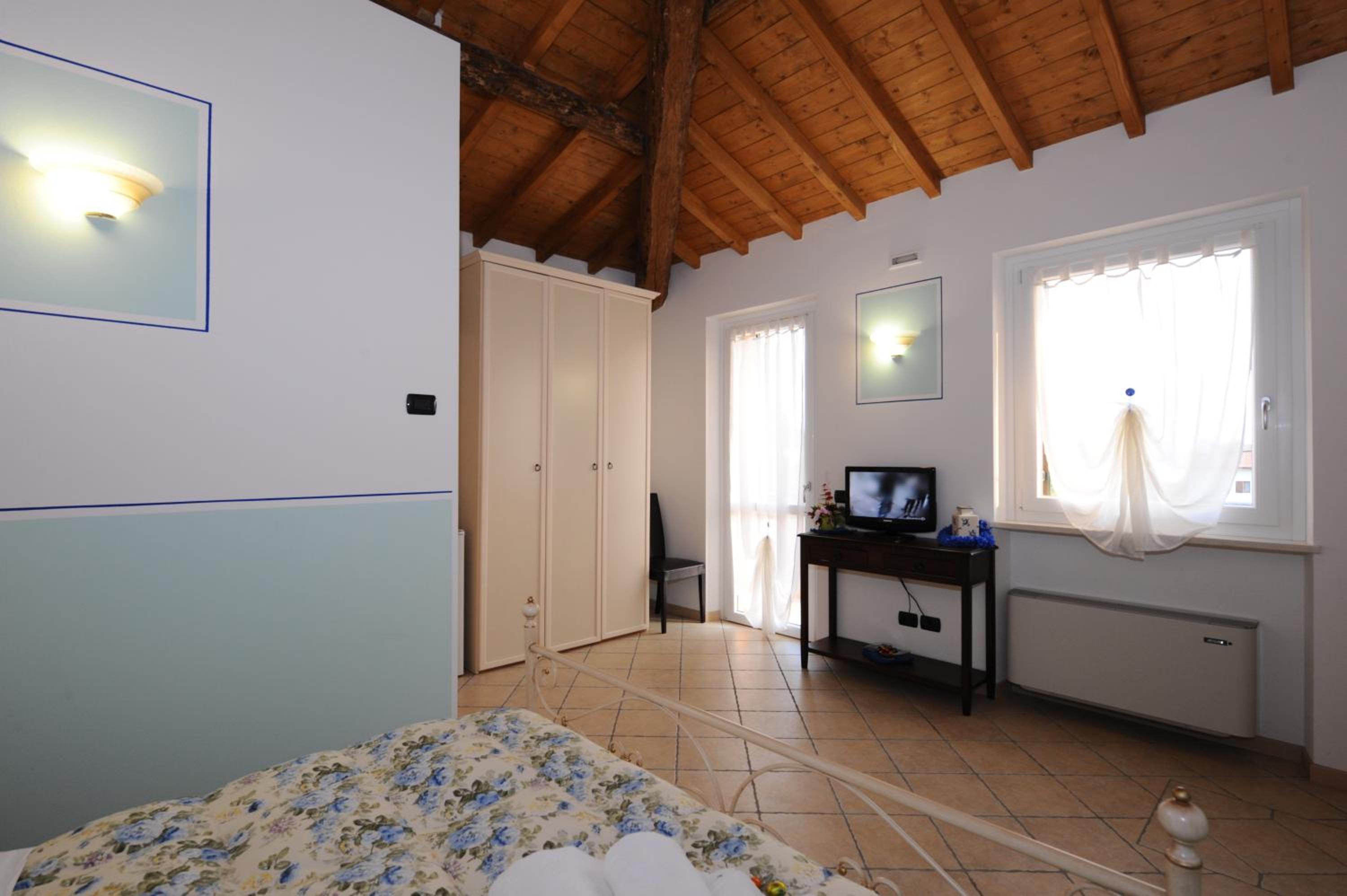 Double or Twin Room - Photo 24