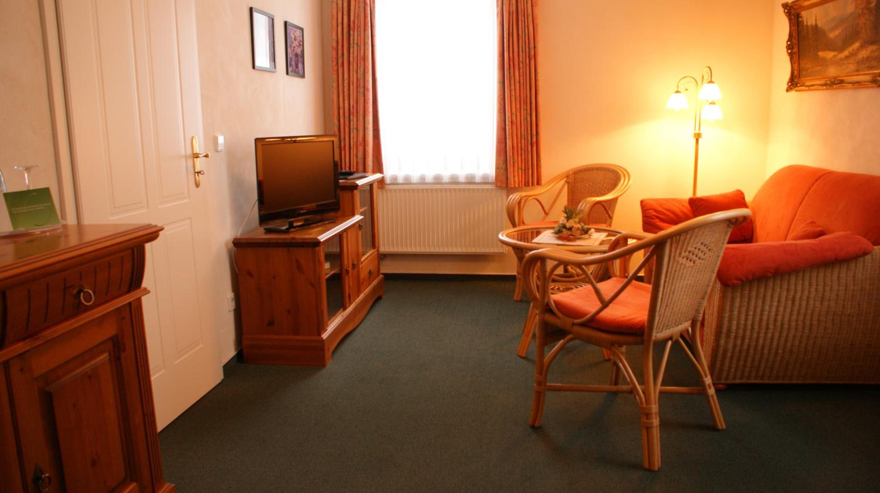 One-Bedroom Suite - Photo 3