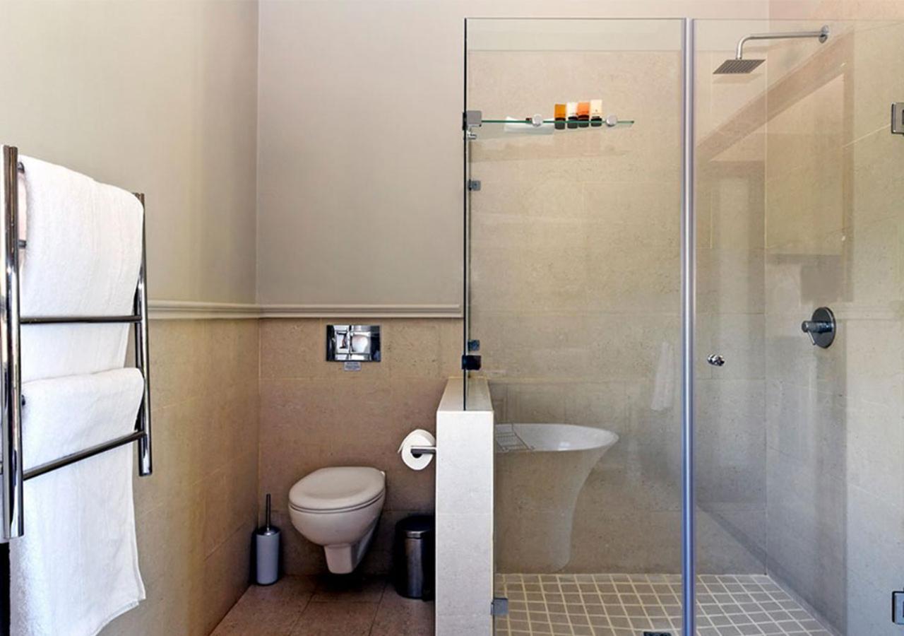 King Suite - Photo 3