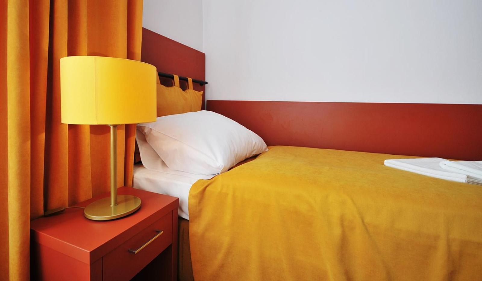 Economy Twin Room - Photo 2