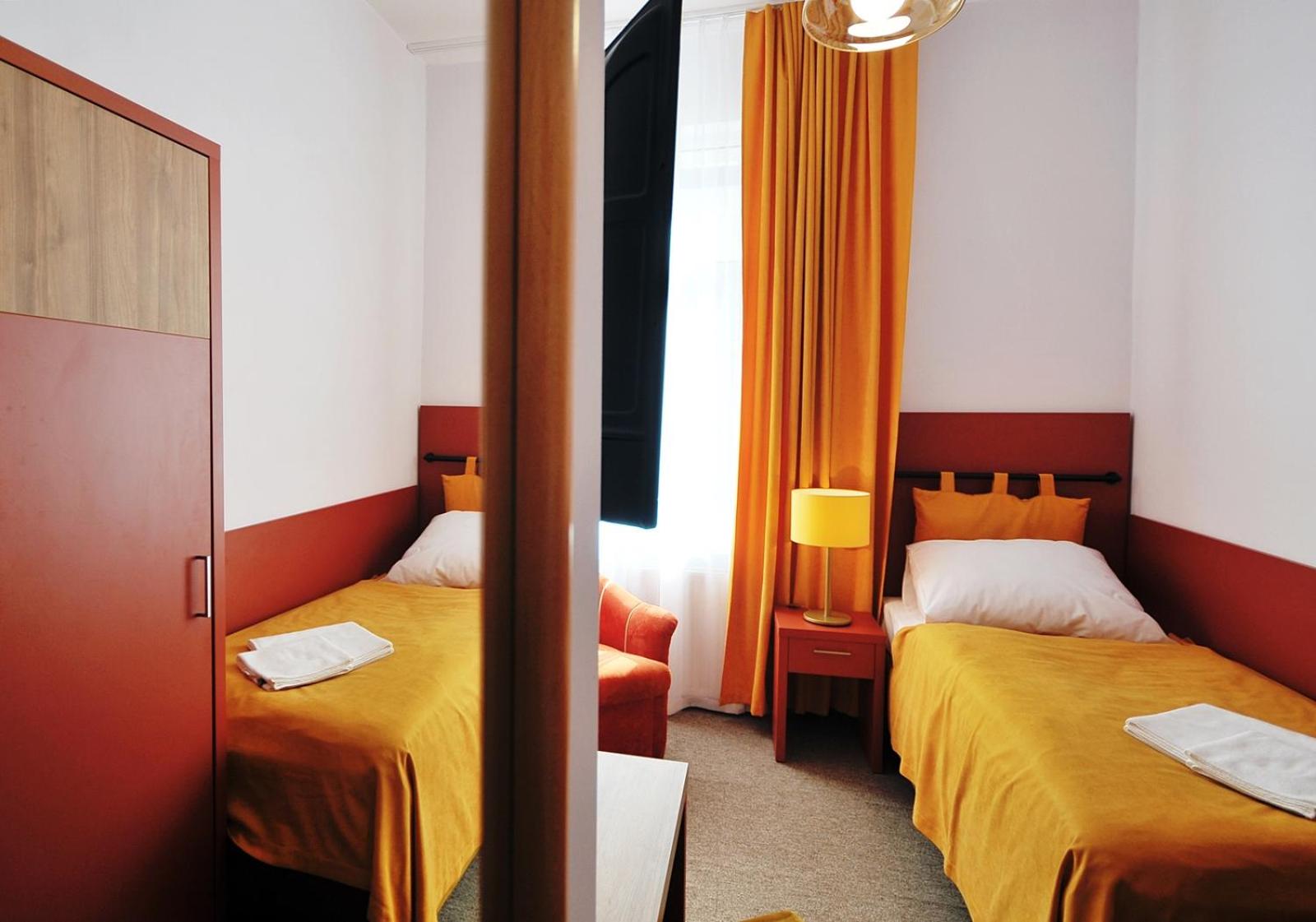 Economy Twin Room - Photo 4