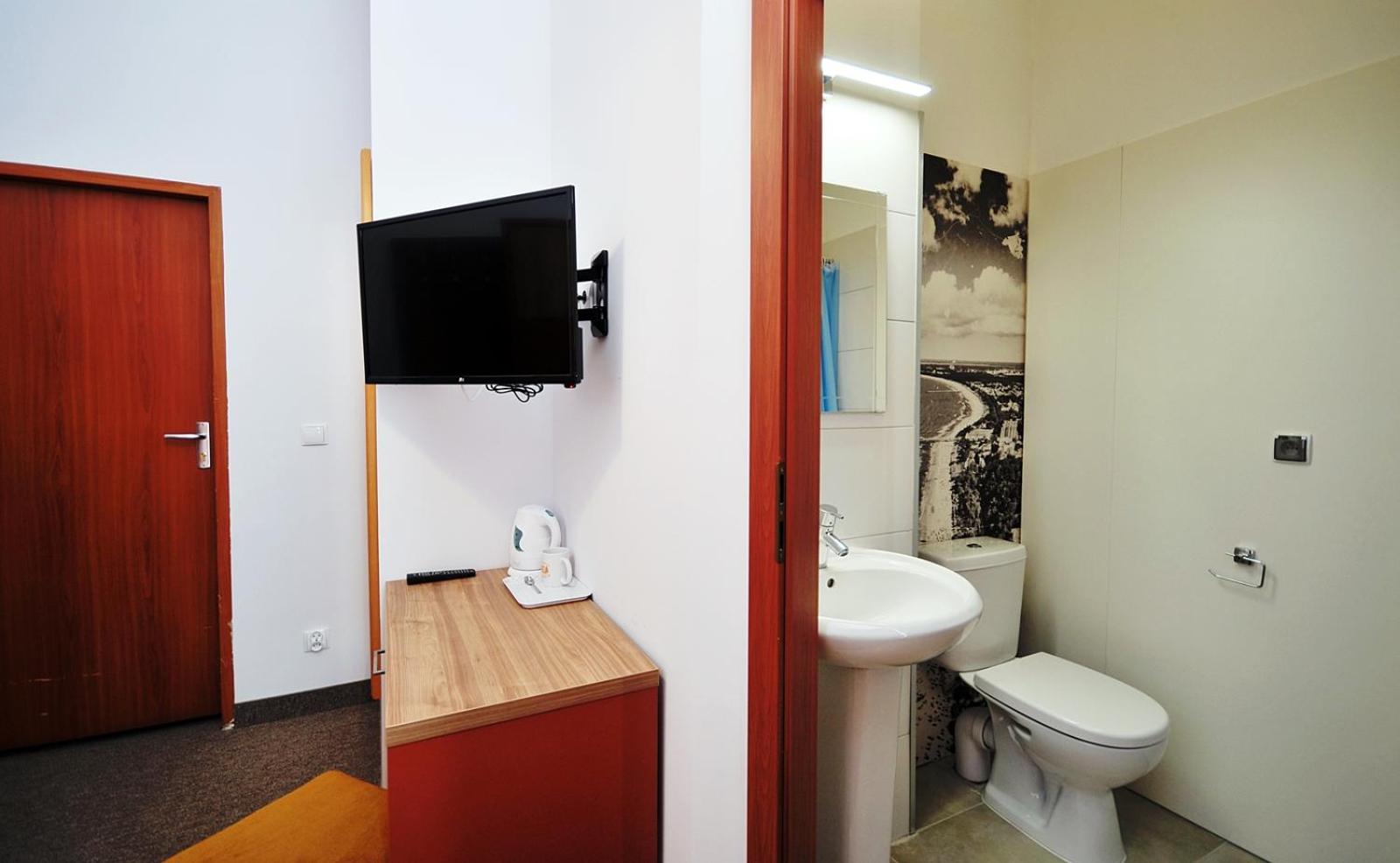 Economy Twin Room - Photo 5