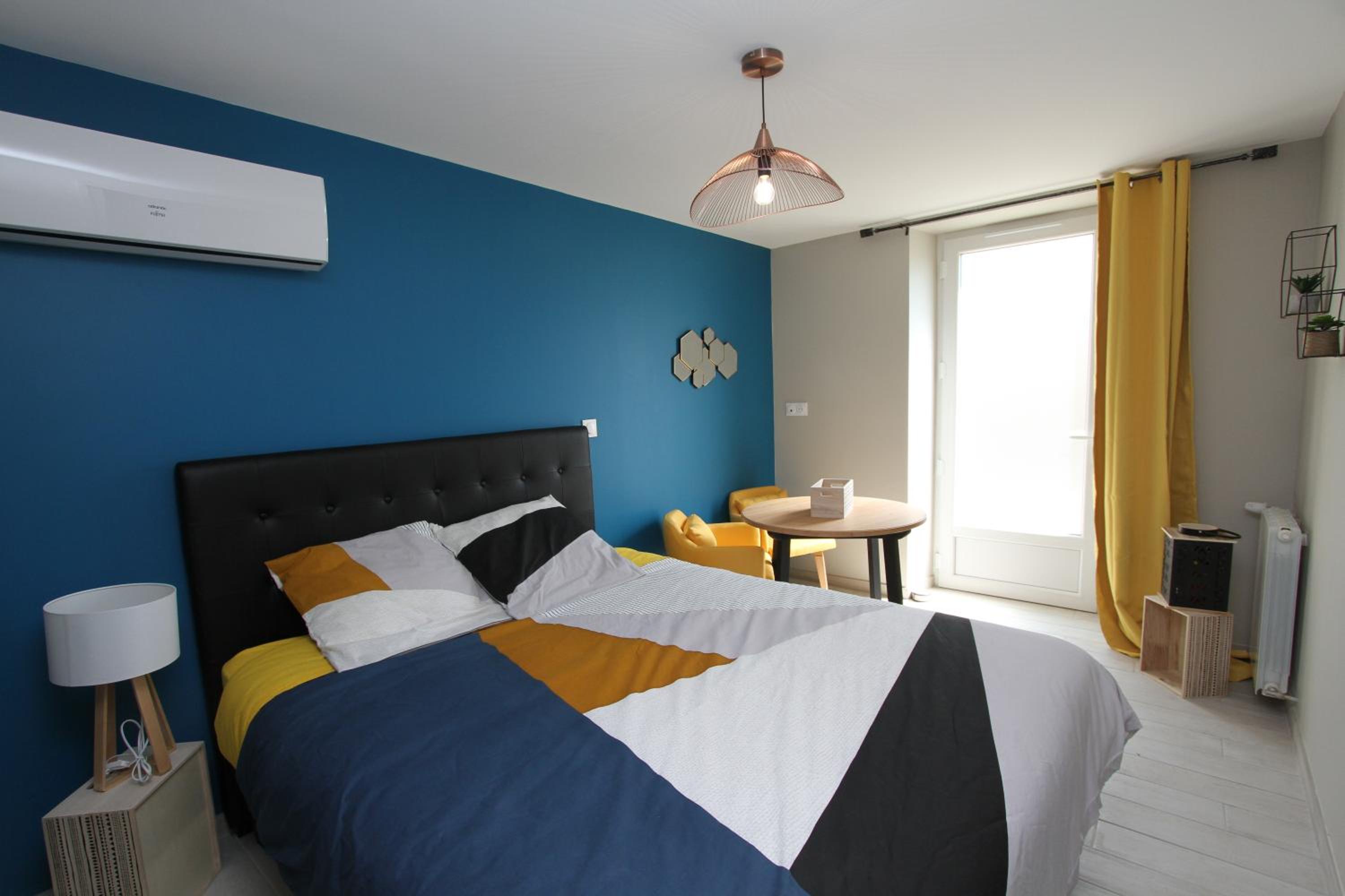 Double Room with Private External Bathroom - Photo 8