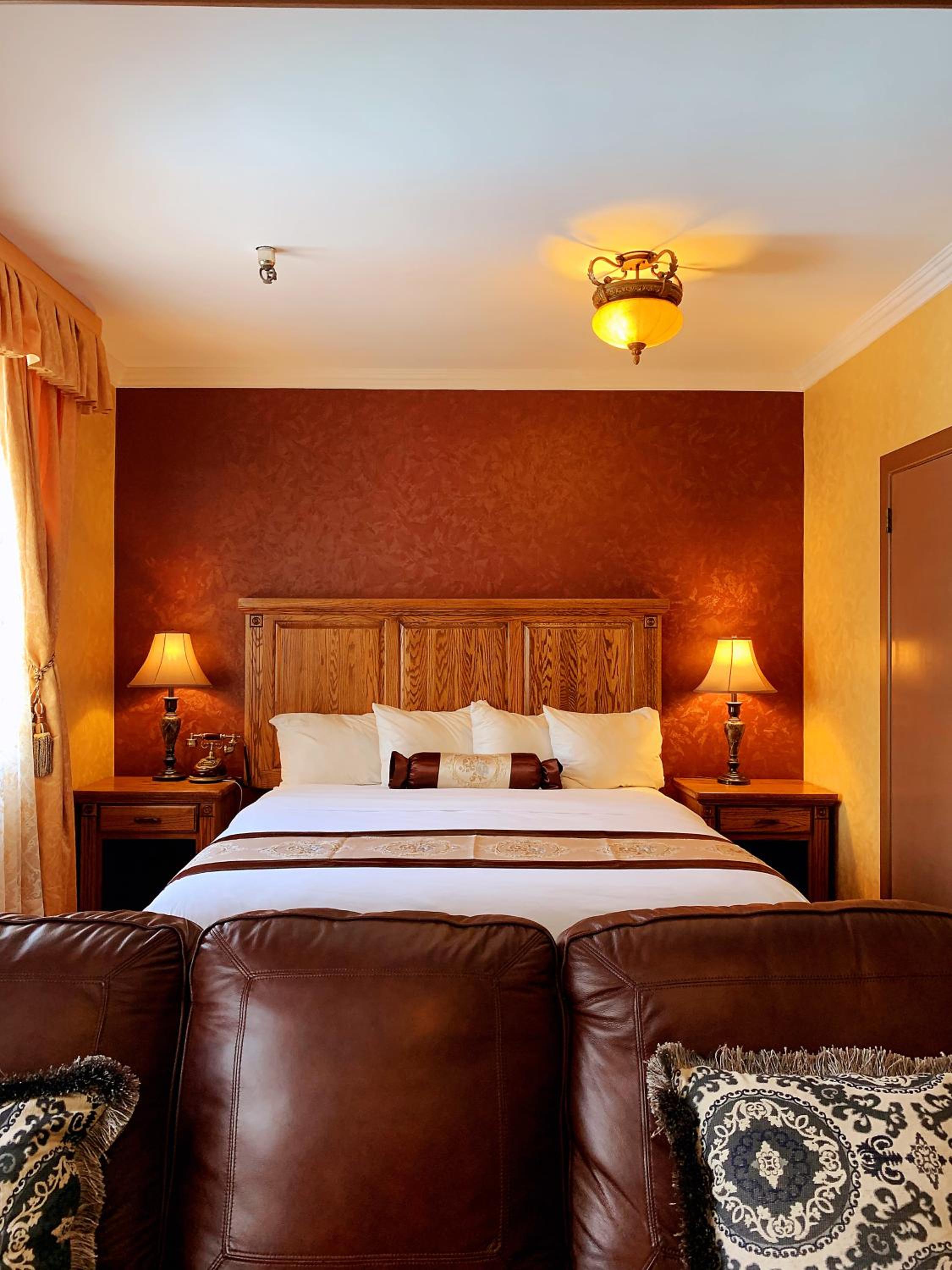 Deluxe King Room - Photo 6