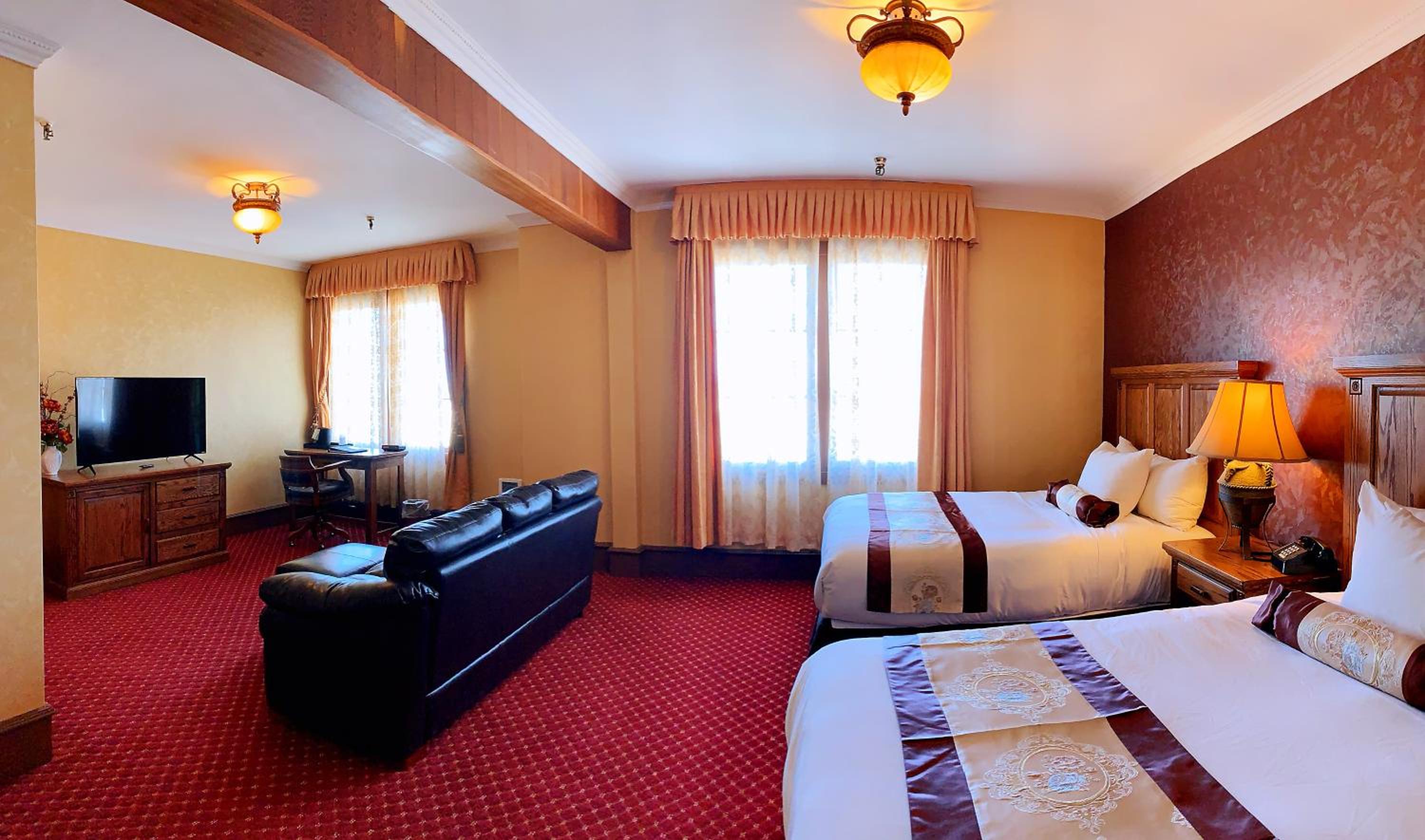Deluxe Double Room with Two Double Beds - Non-Smoking - Photo 1