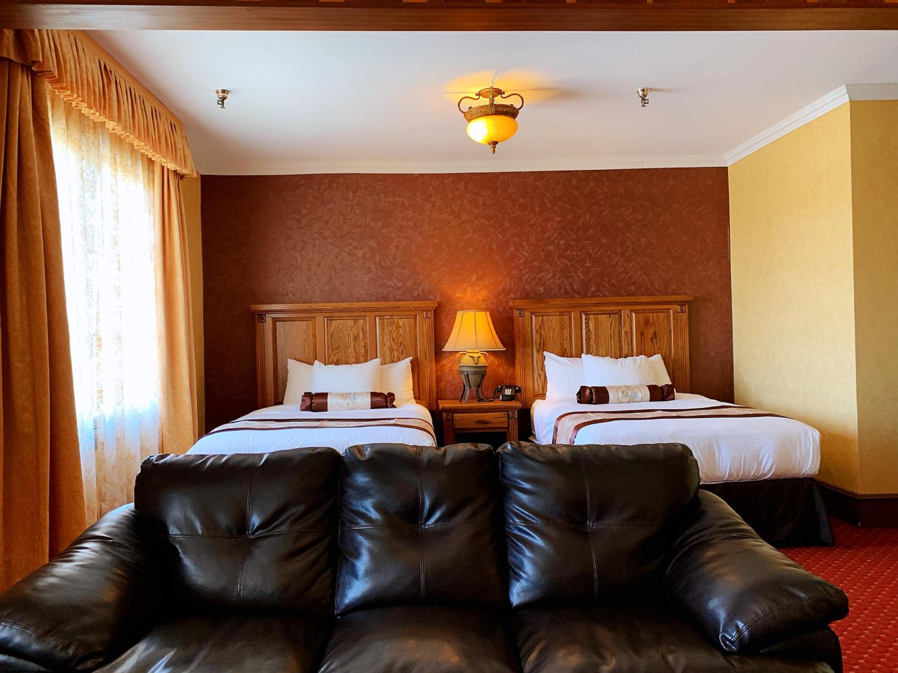 Deluxe Double Room with Two Double Beds - Non-Smoking - Photo 5