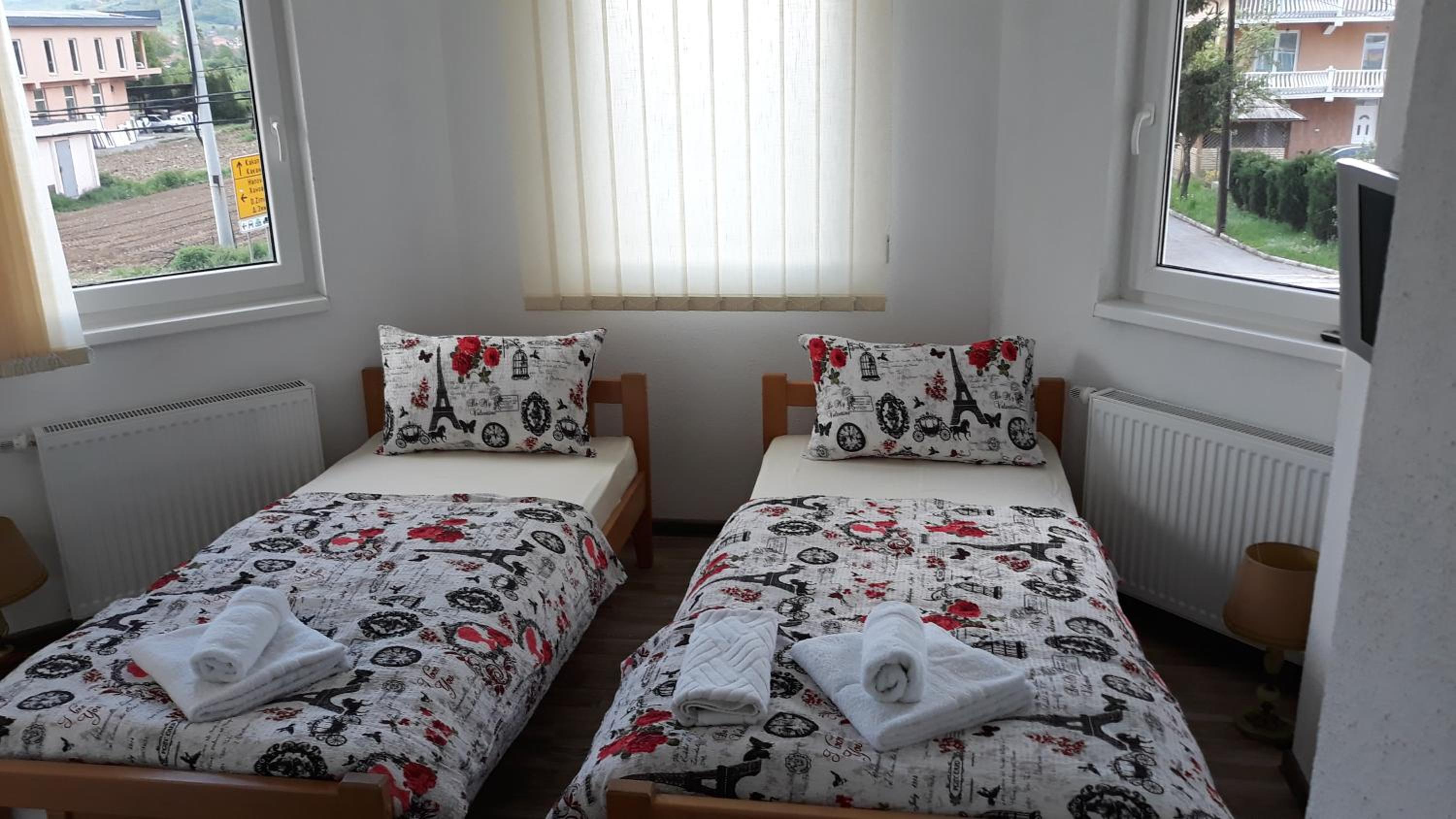 Double or Twin Room with Private Bathroom photo 3