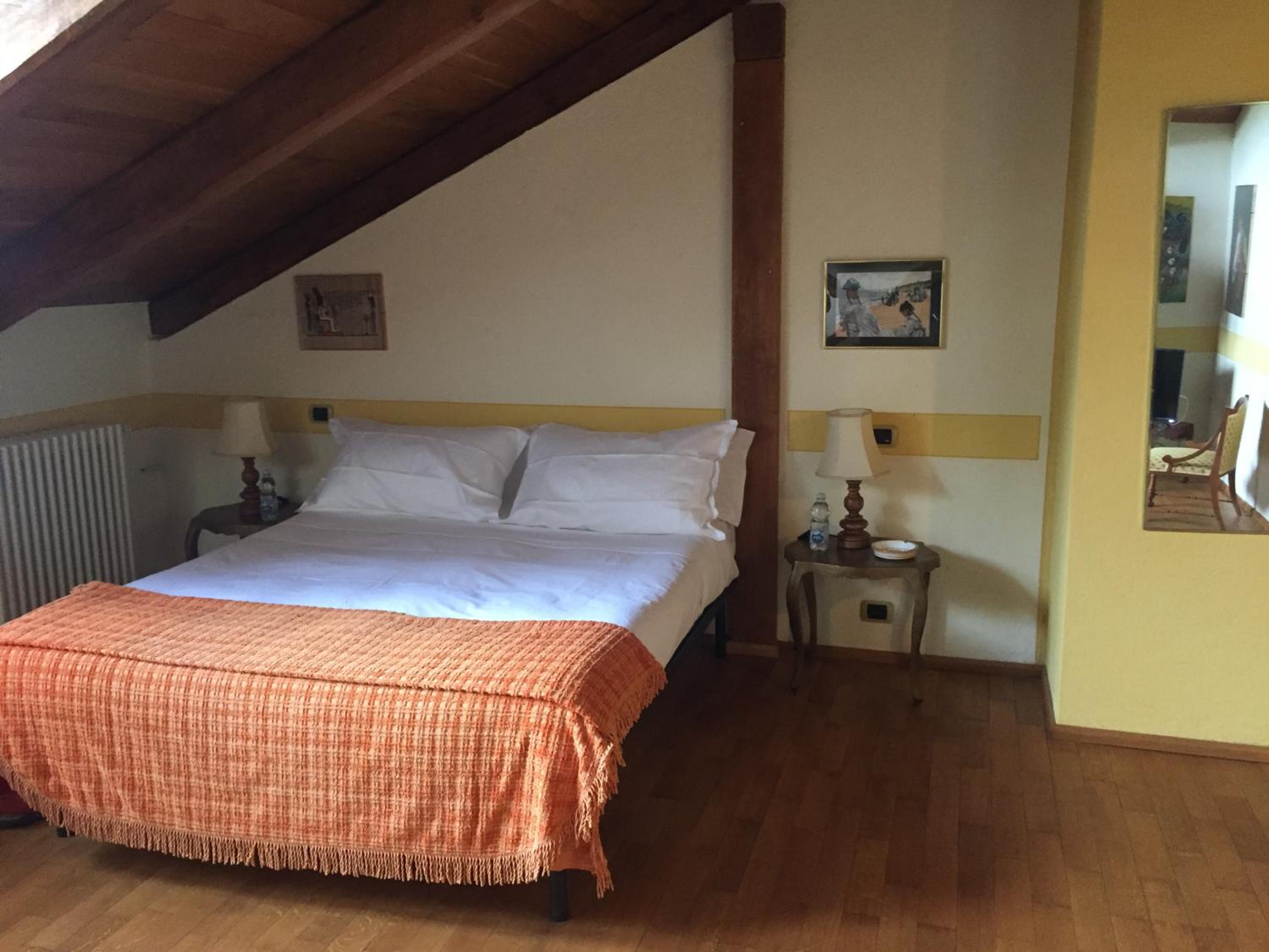Large Double Or Twin Room photo 2