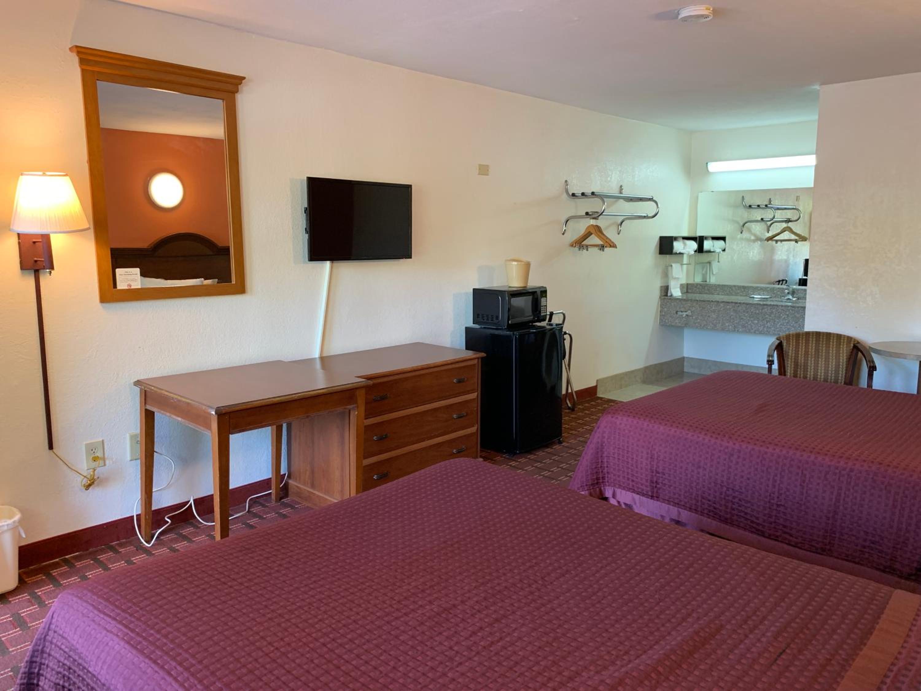 Double Room with Two Double Beds - Non-Smoking - Photo 2