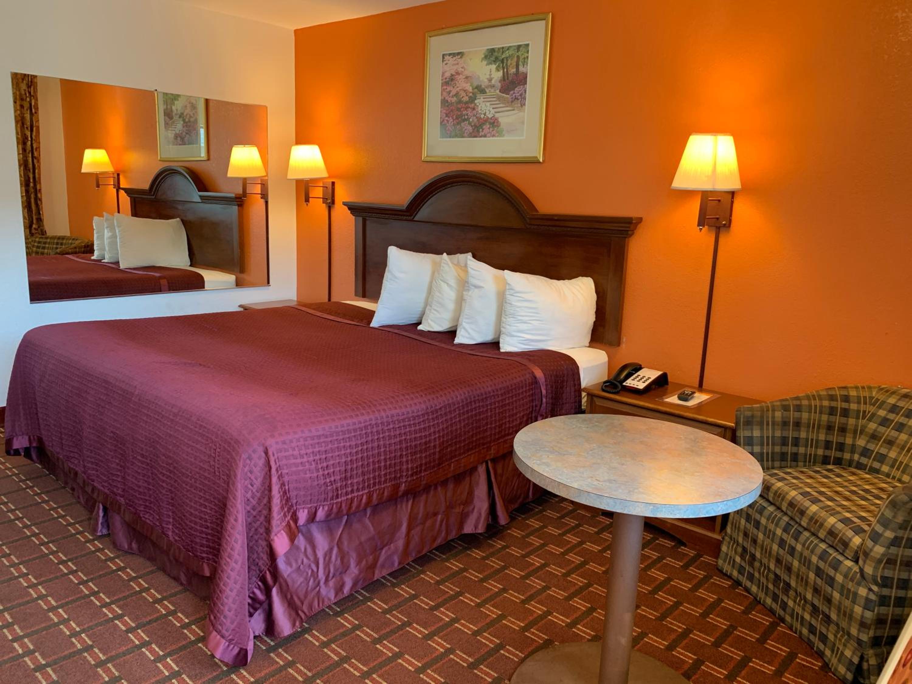 King Room - Non-Smoking - Photo 1