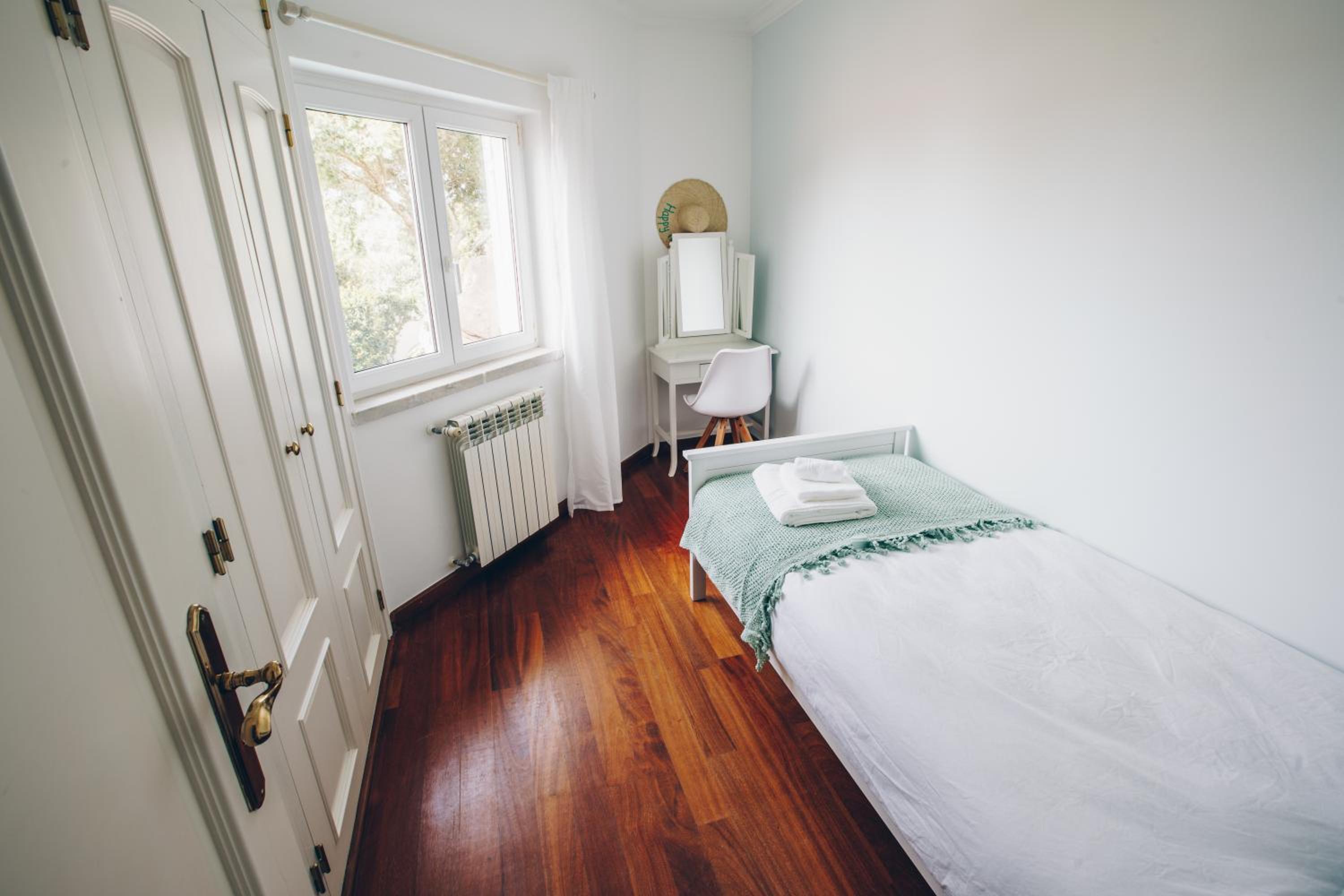 Single Room with Shared Bathroom photo 1