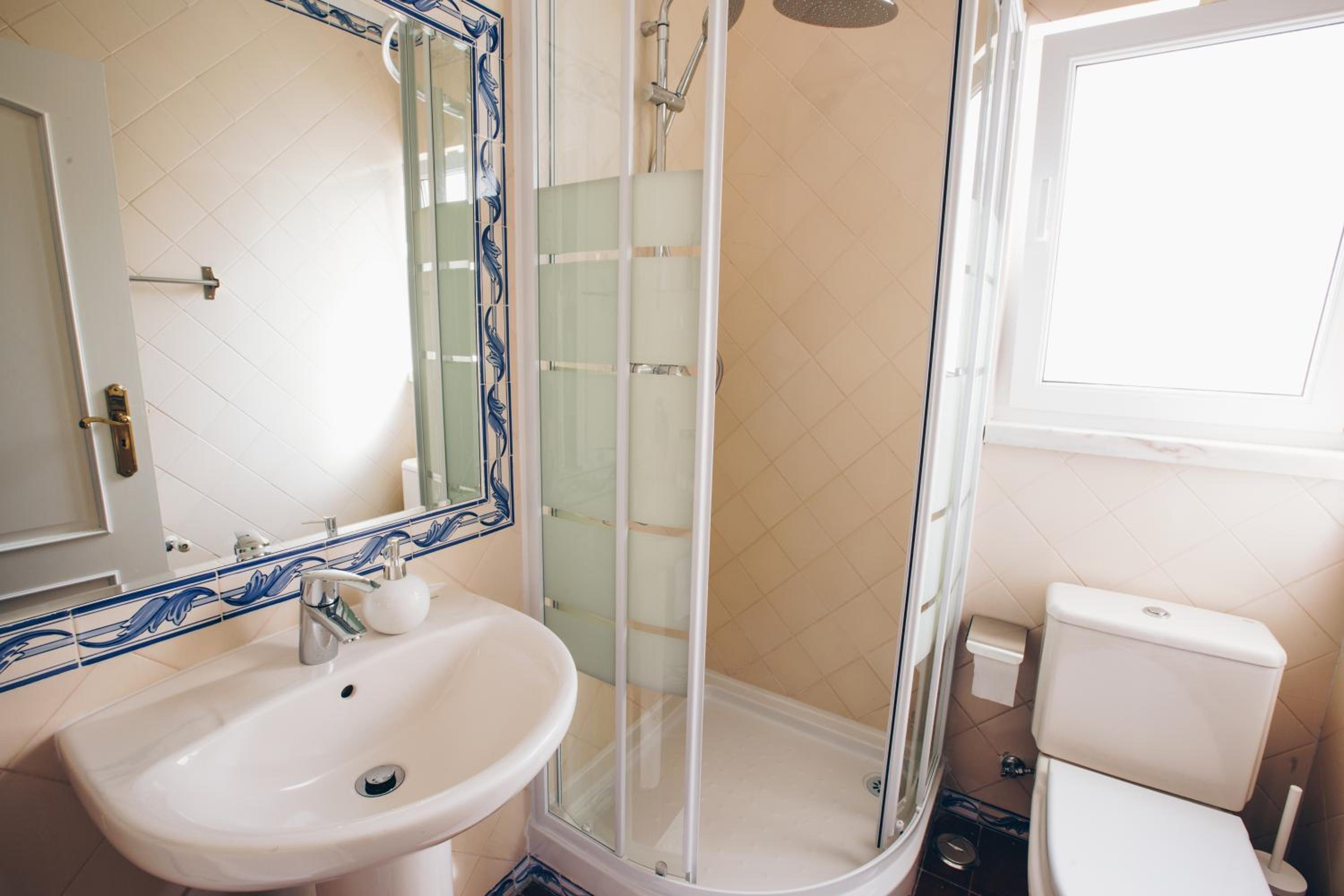 Double Room with Private Bathroom photo 2