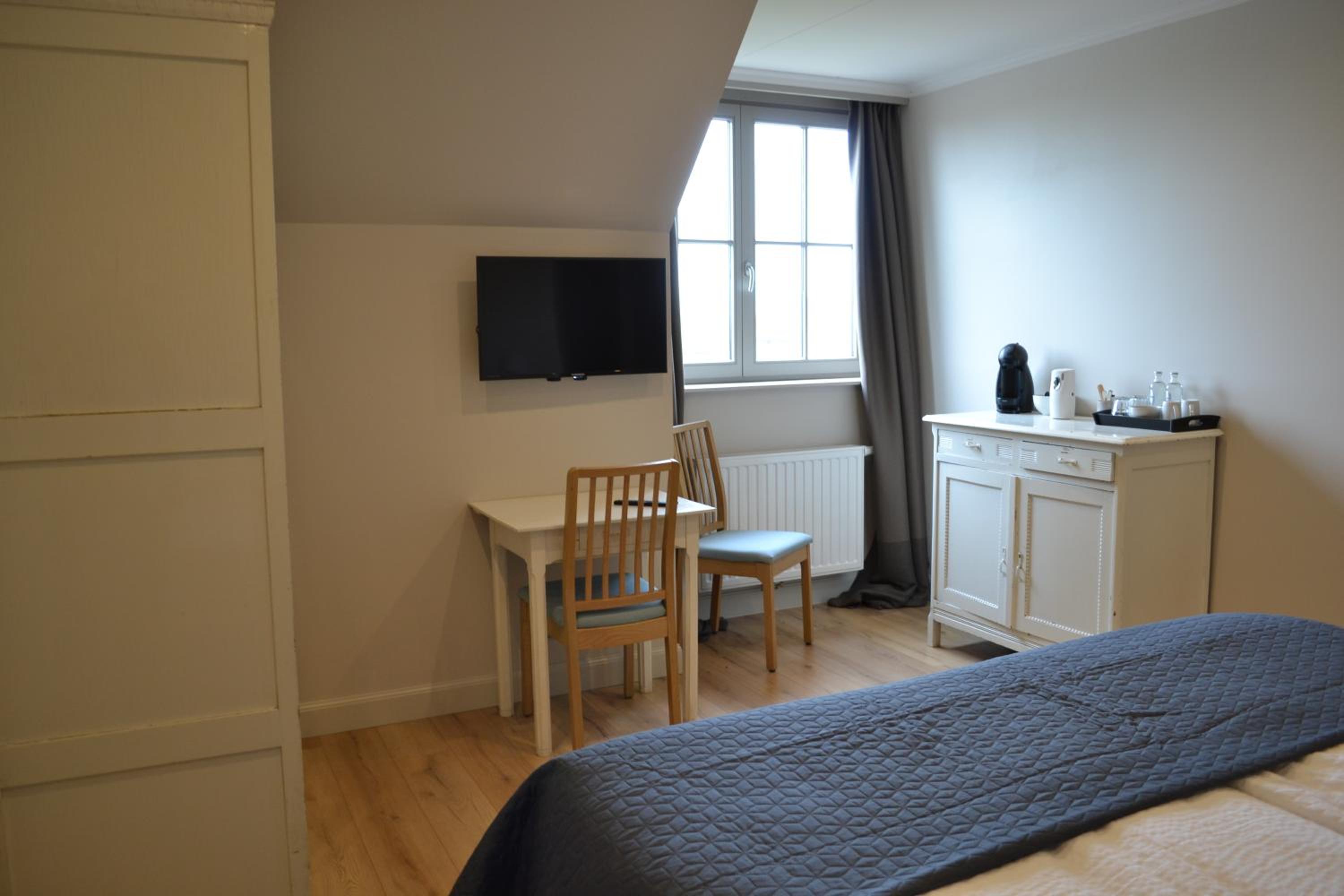 Double or Twin Room with Private Bathroom photo 1