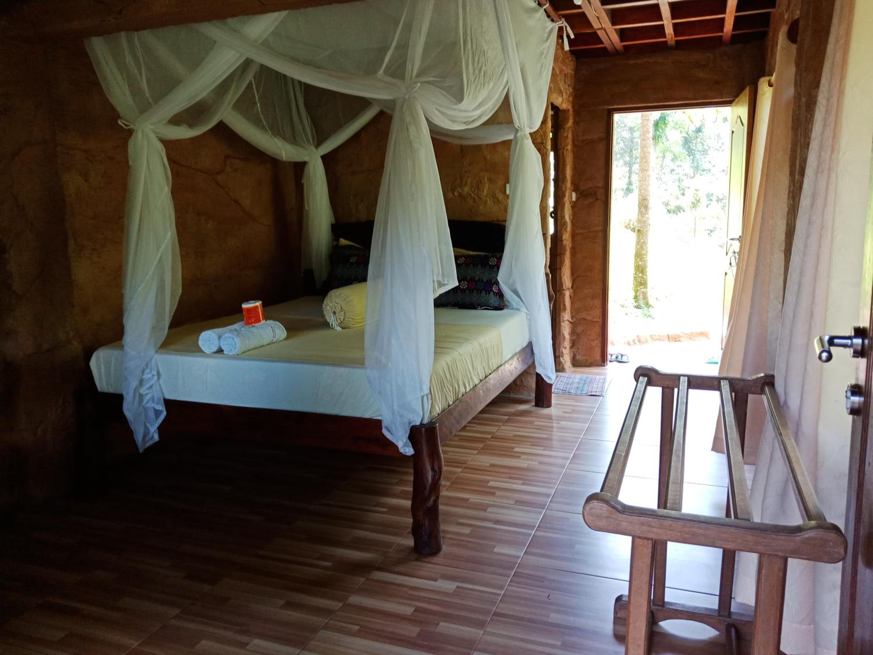 Deluxe Double Room with Balcony photo 3