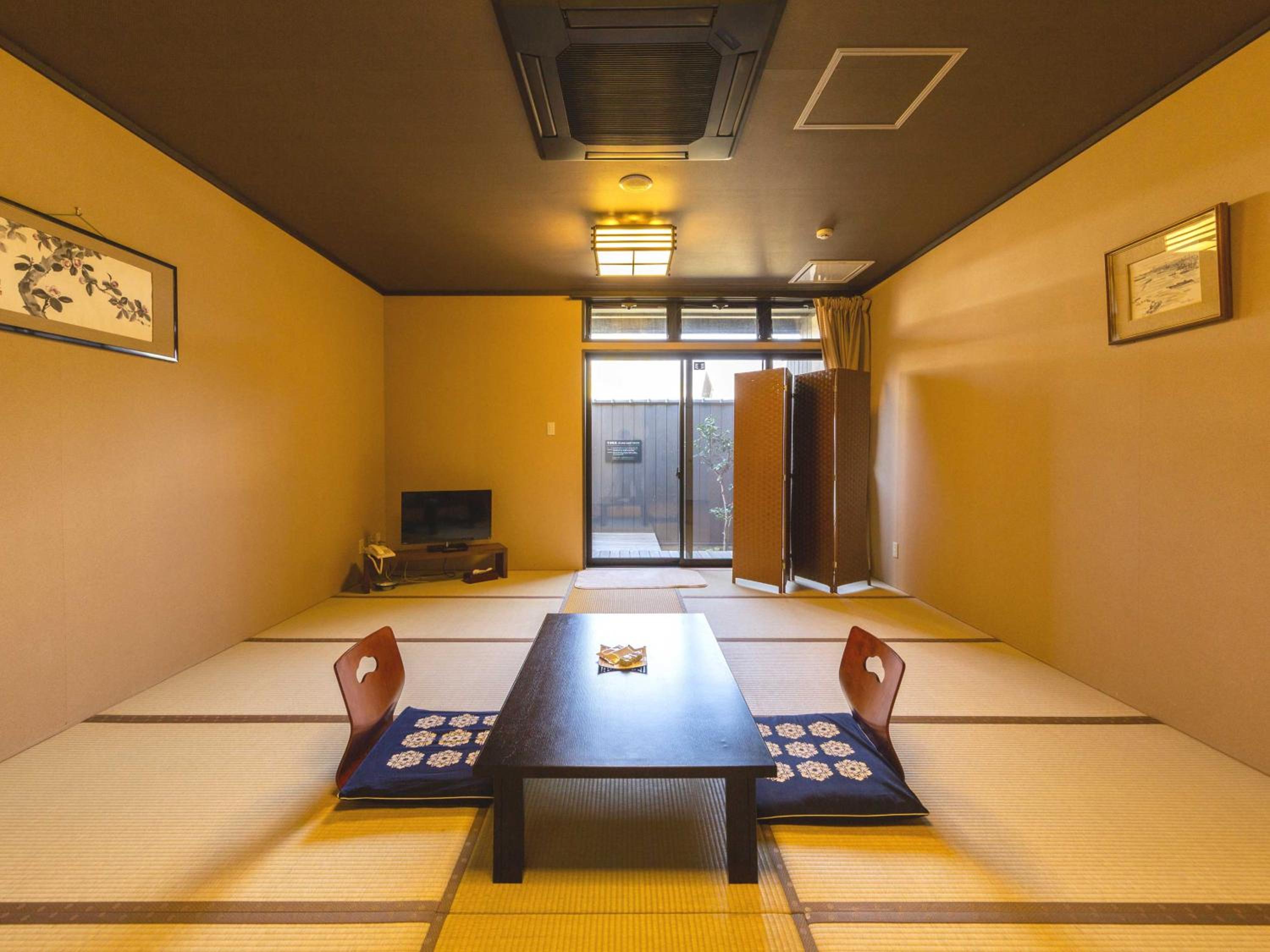 Japanese-Style Room with Open-Air Bath photo 1