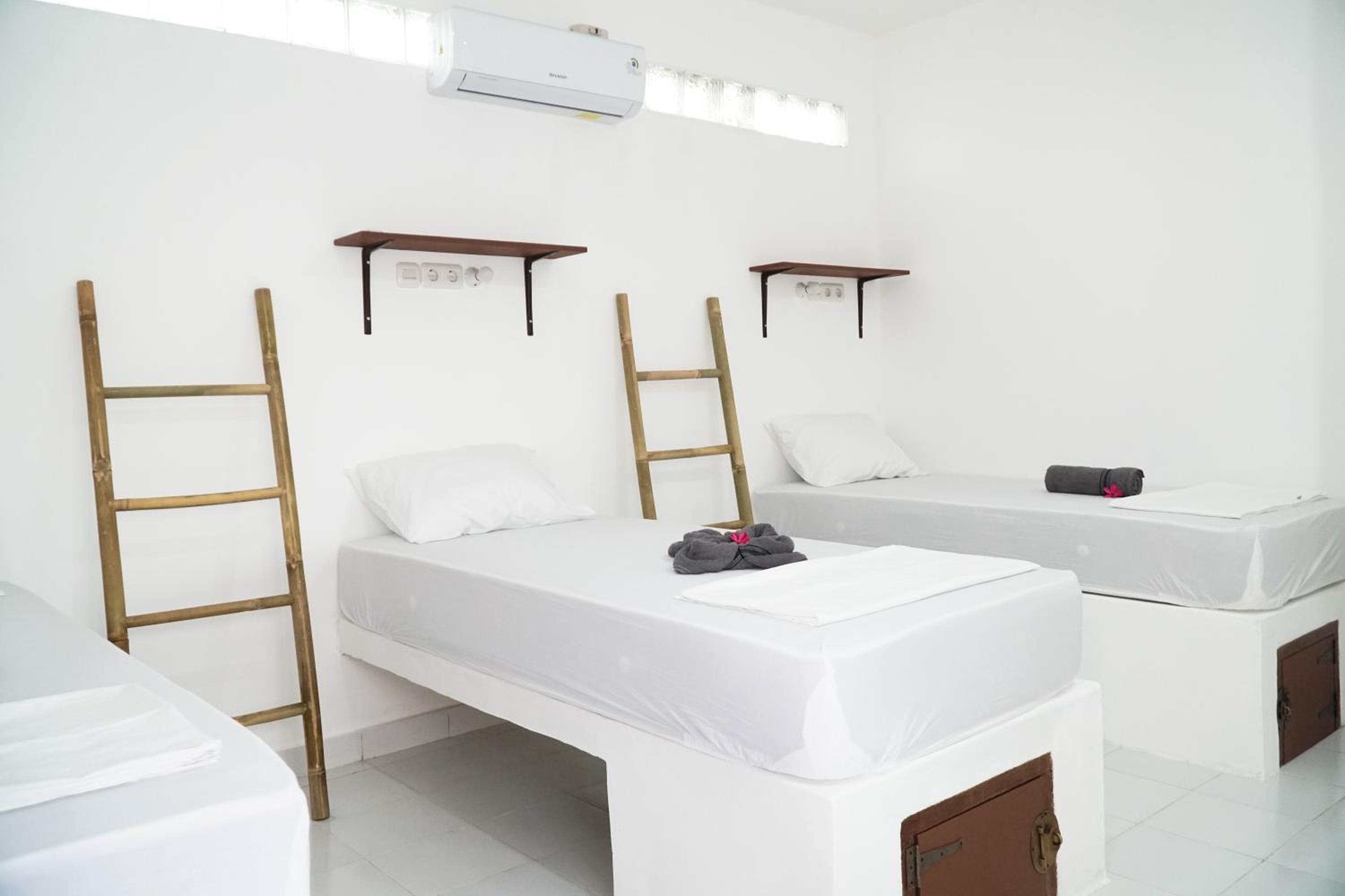 Single Bed in Dormitory Room photo 1