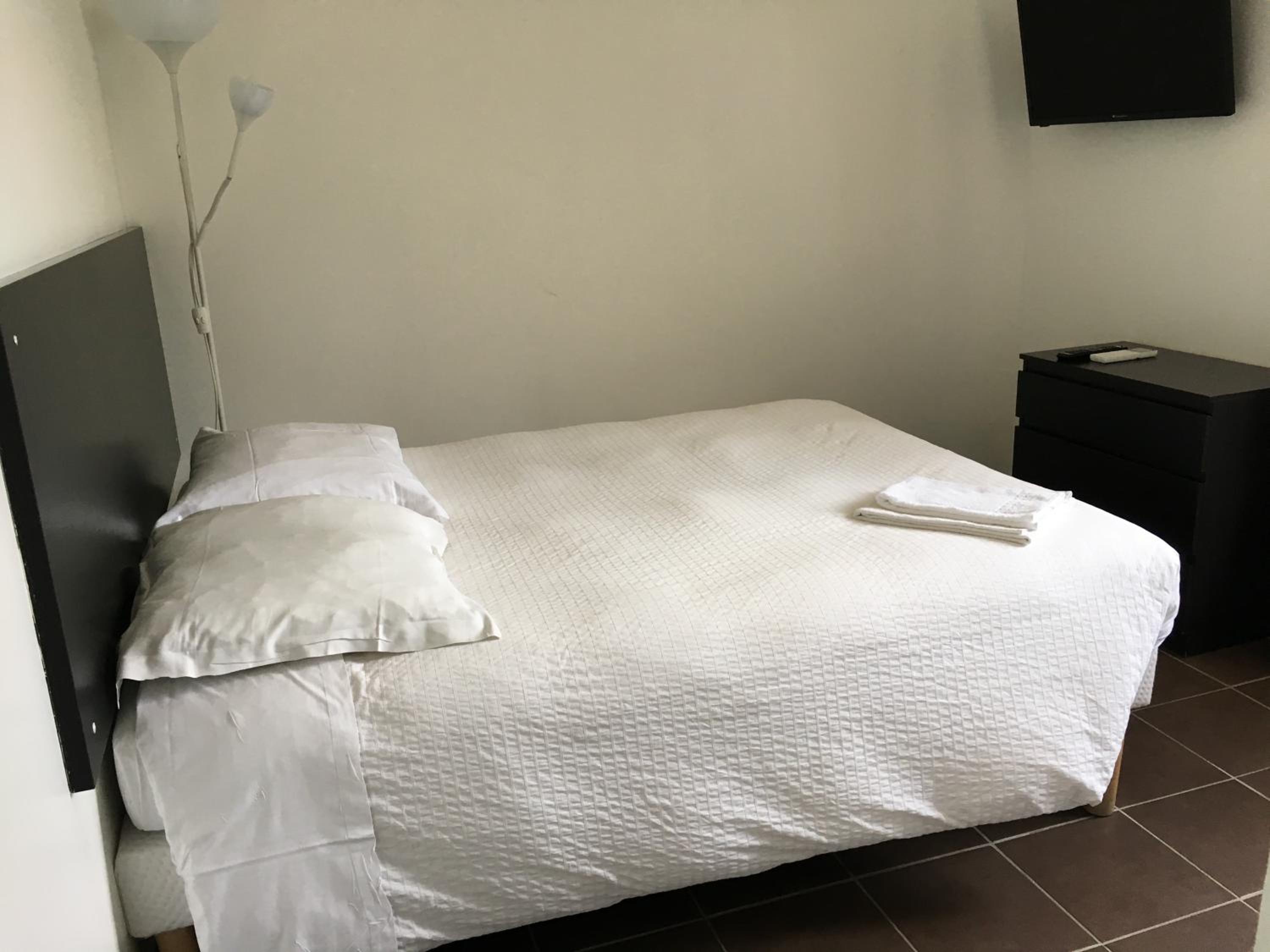 Standard Double Room street view - Photo 1