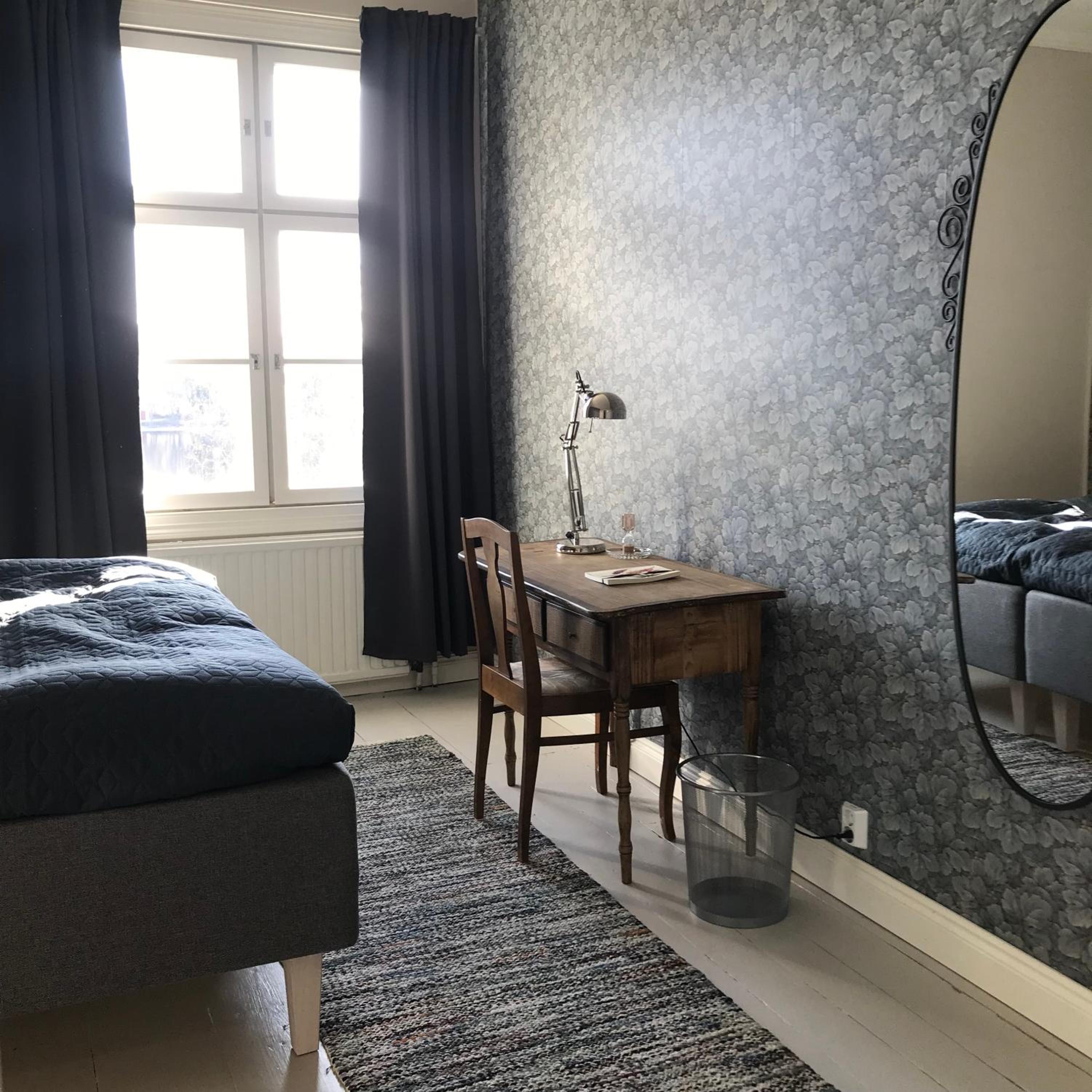 Double or Twin Room with Lake View - Photo 3