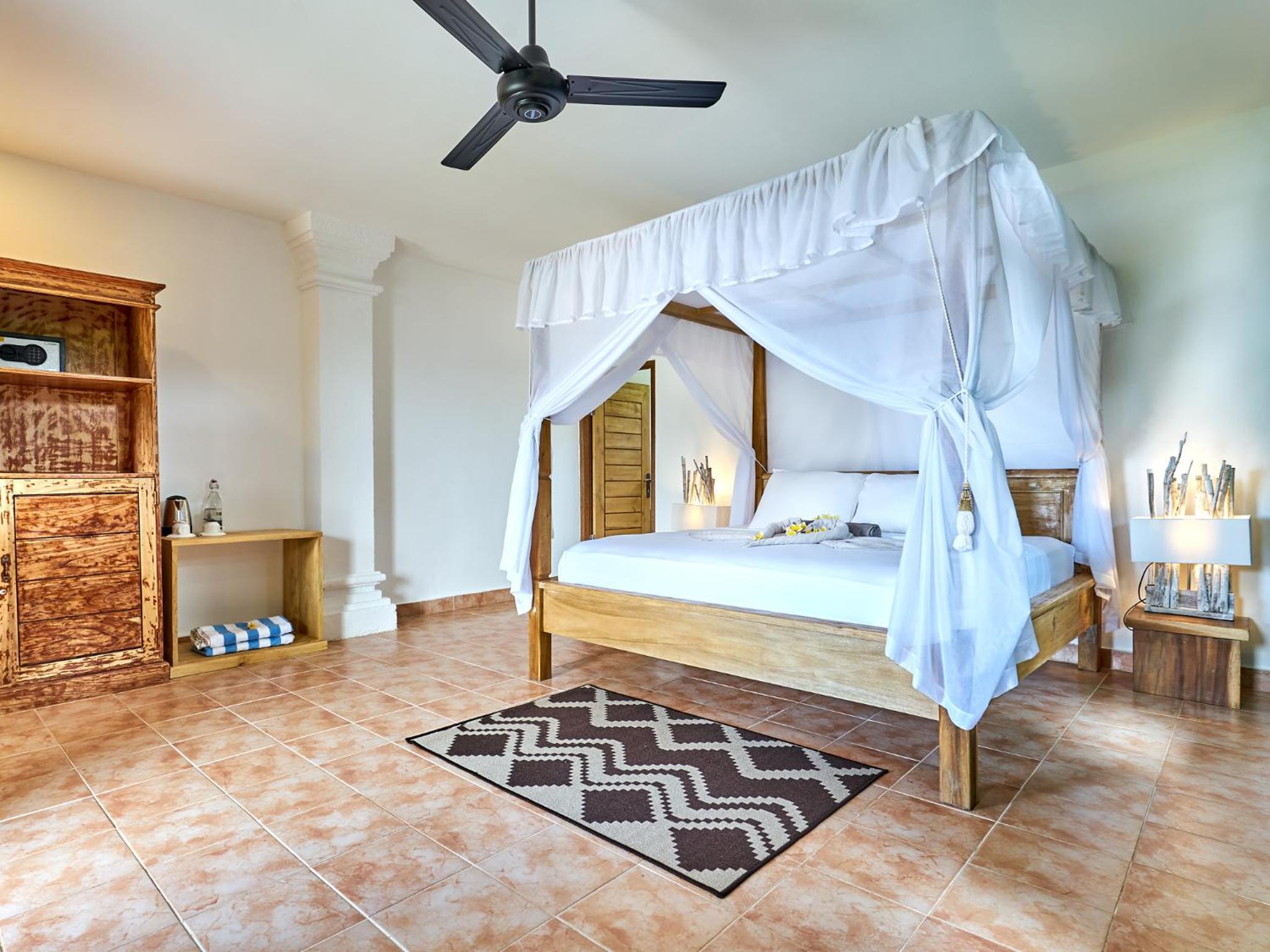 Double or Twin Room with Sea View - Photo 3