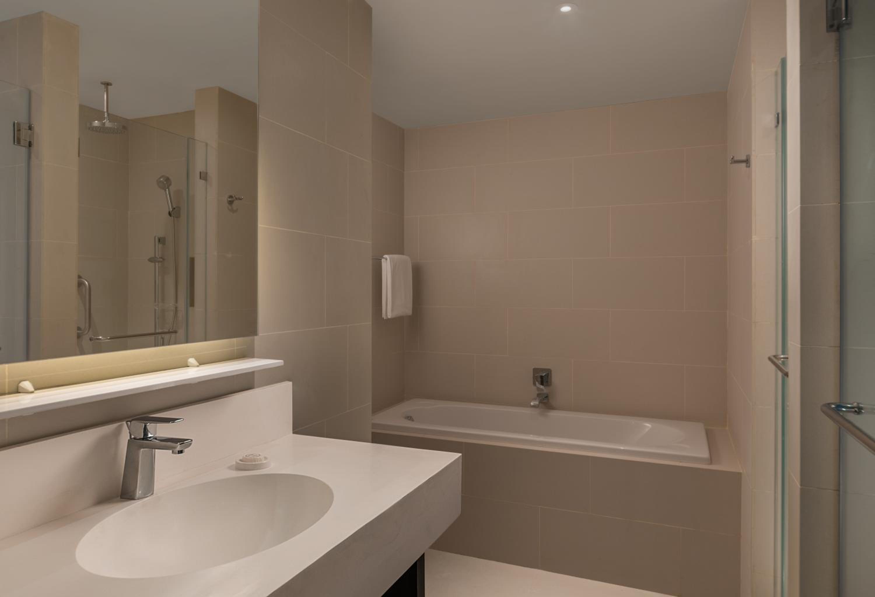One-Bedroom Suite - Photo 5