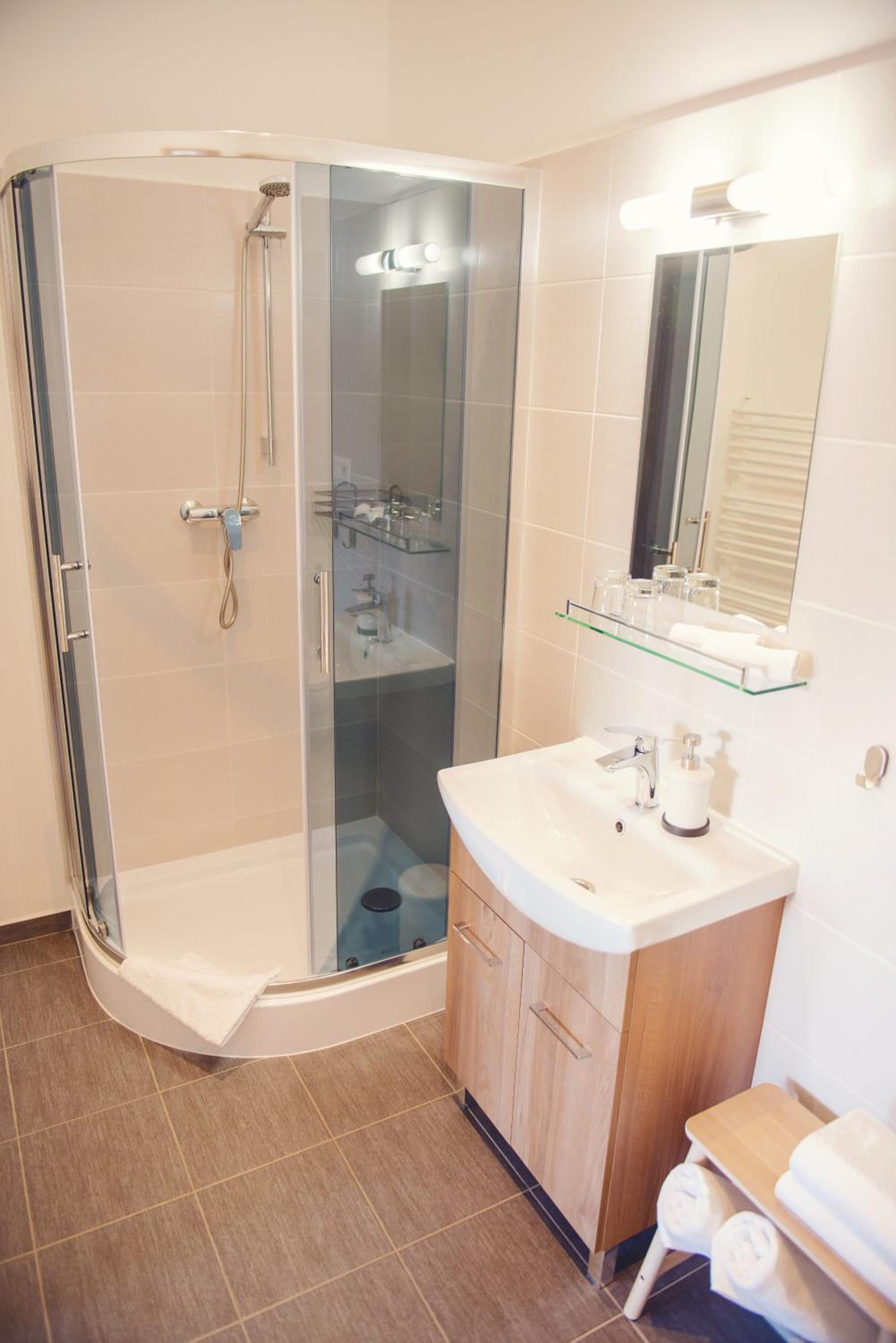Standard Twin Room - Photo 2