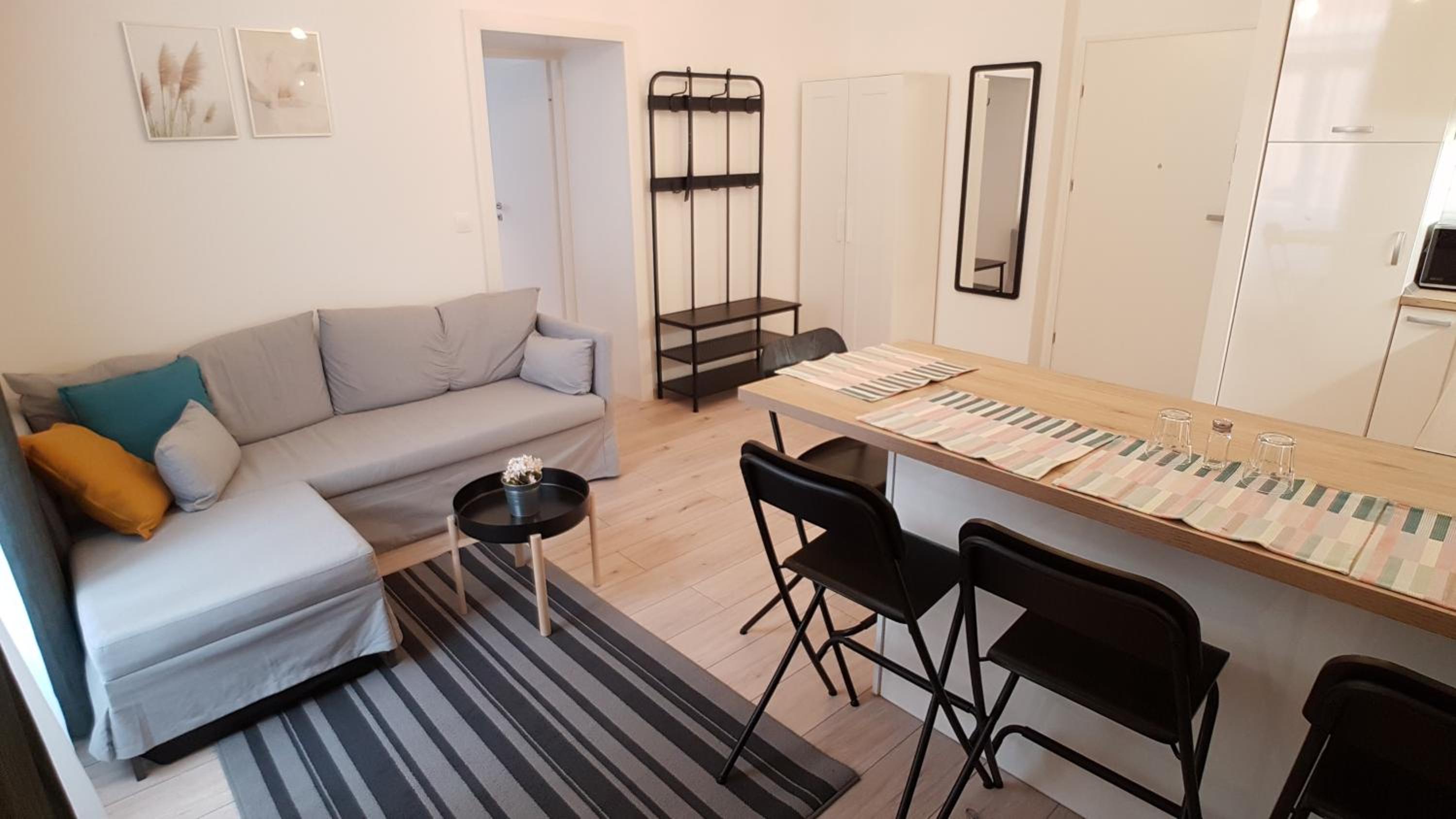 One-Bedroom Apartment photo 1