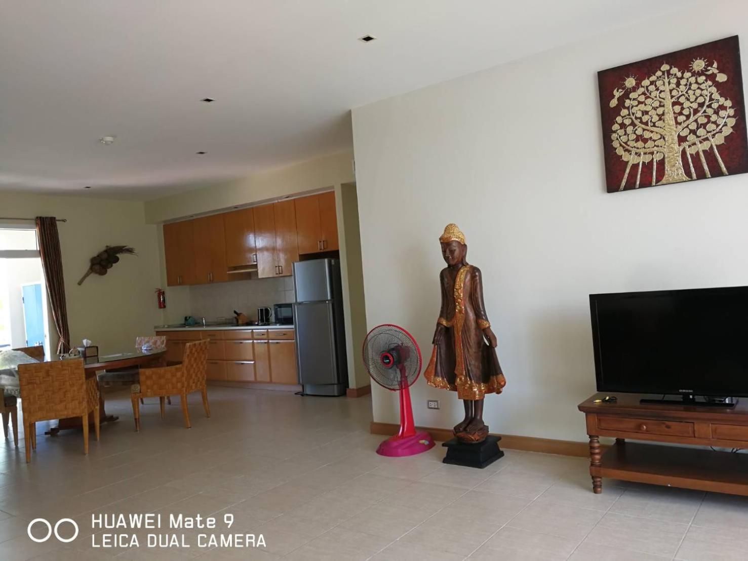 Suite de dos habitaciones con vista a la piscina