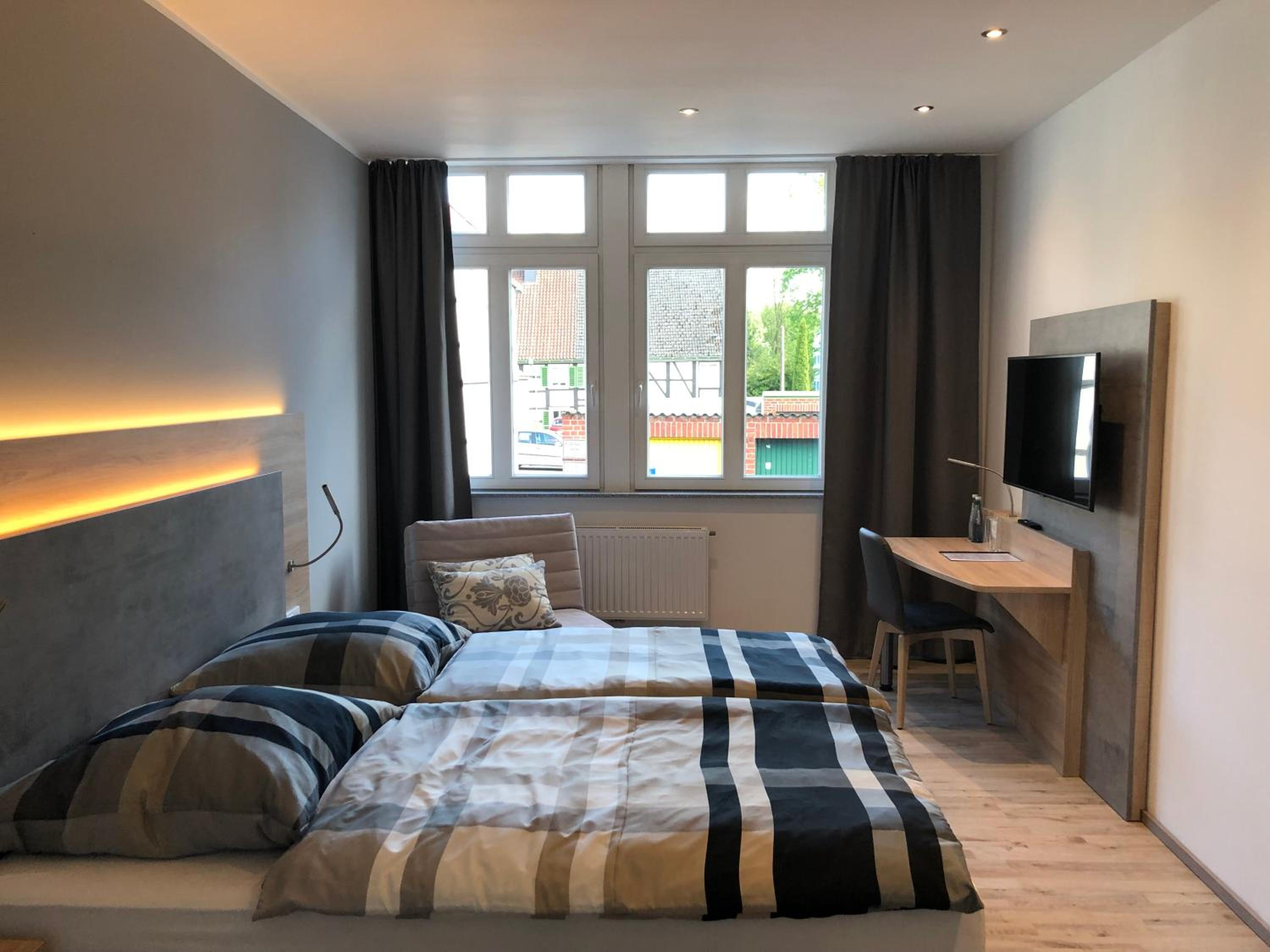 Double Room with Extra Bed - Photo 1