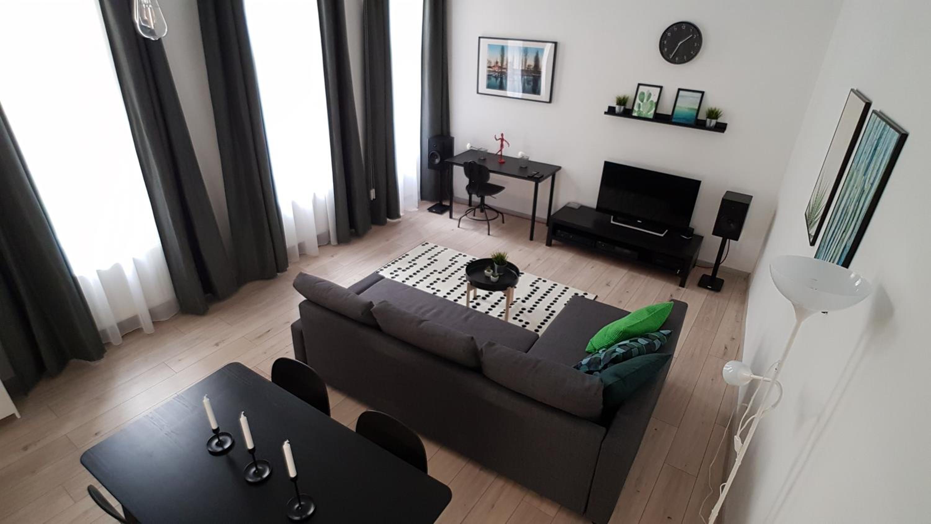 One-Bedroom Apartment photo 1