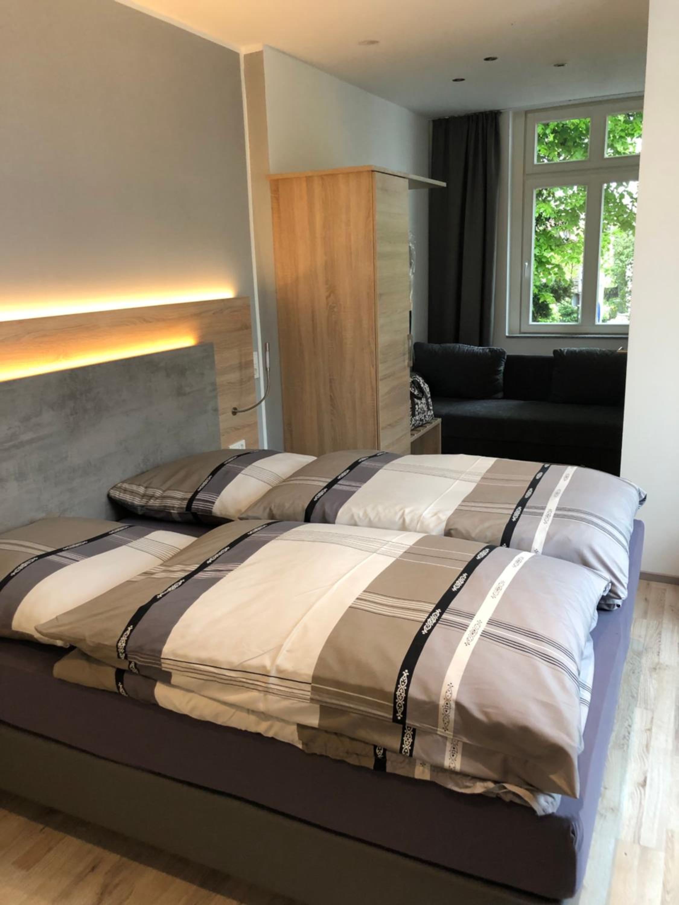 Double Room with Extra Bed - Photo 11