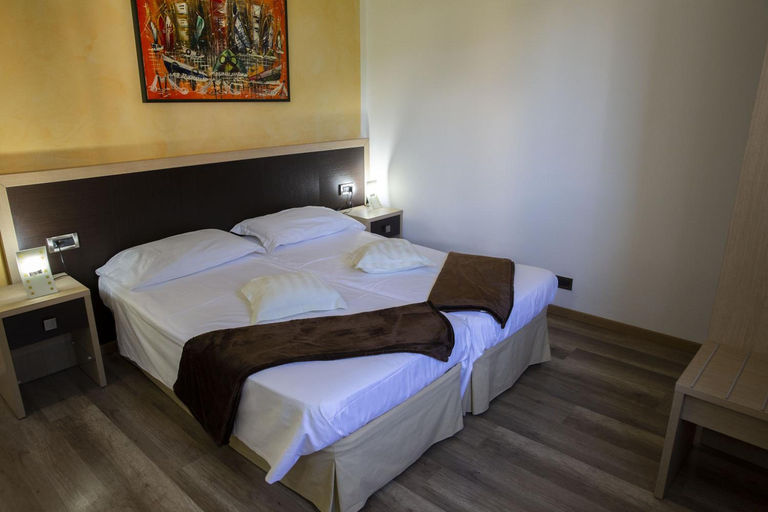 Superior Double or Twin Room - Photo 3