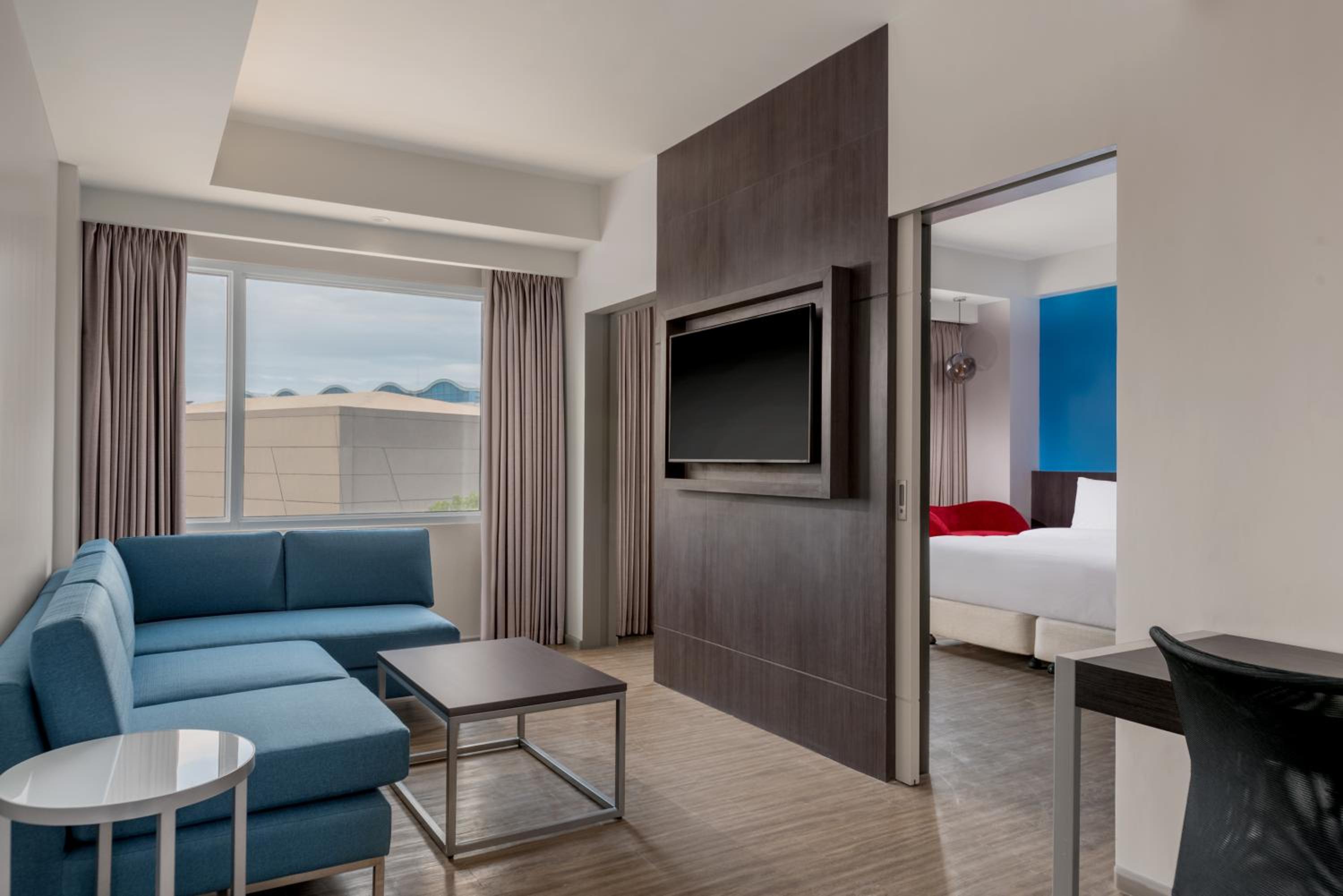 One-Bedroom Suite - Photo 3