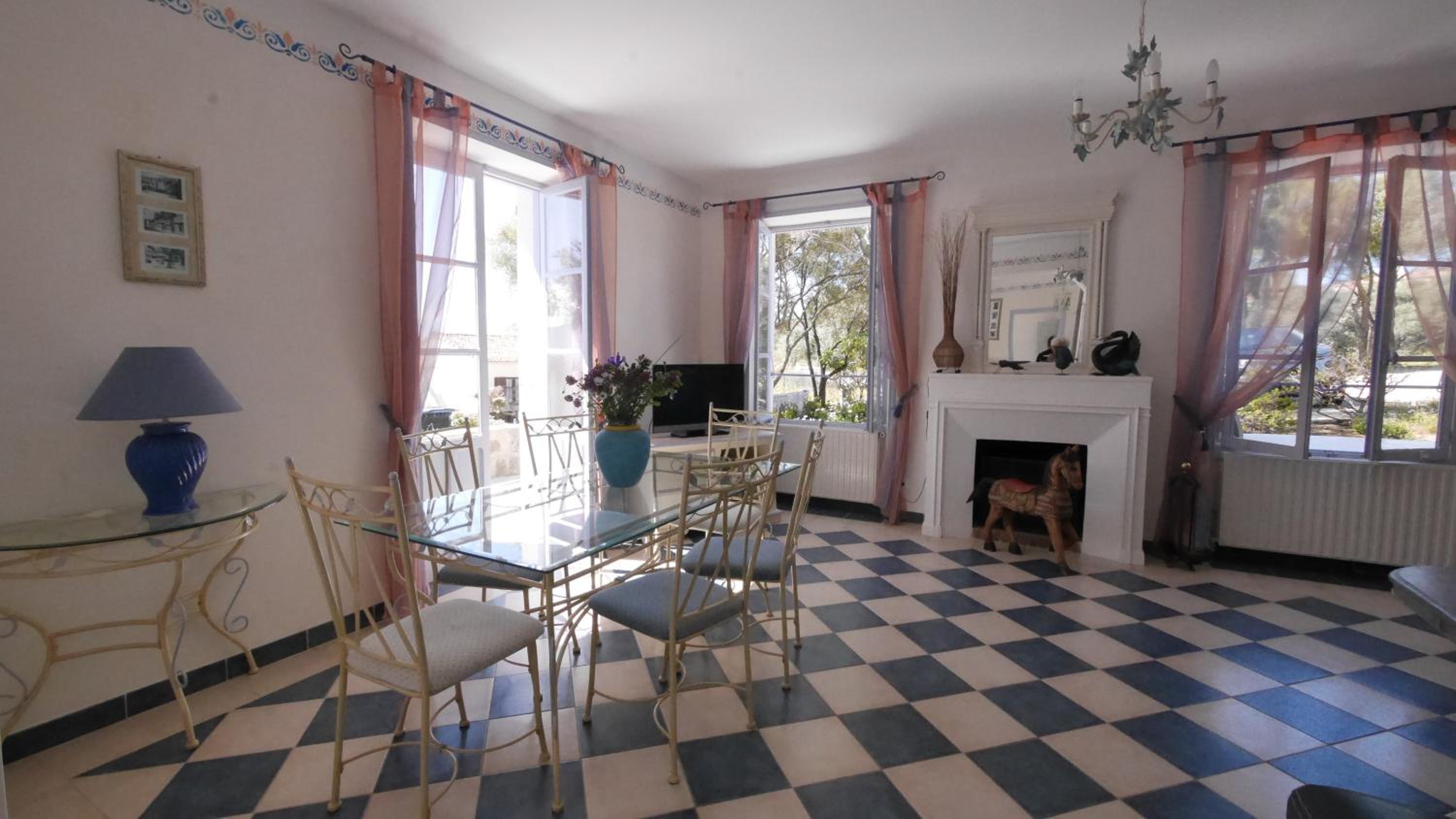 Apartment with Sea View - Photo 6