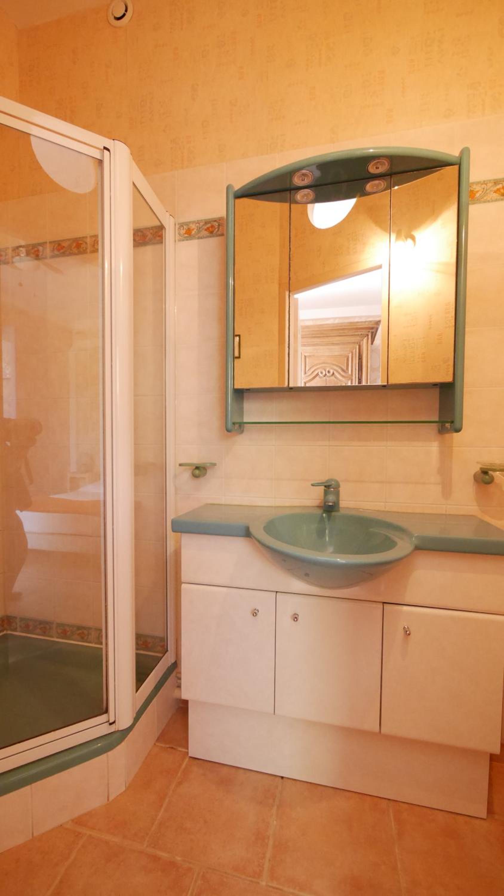 Apartment with Sea View - Photo 14
