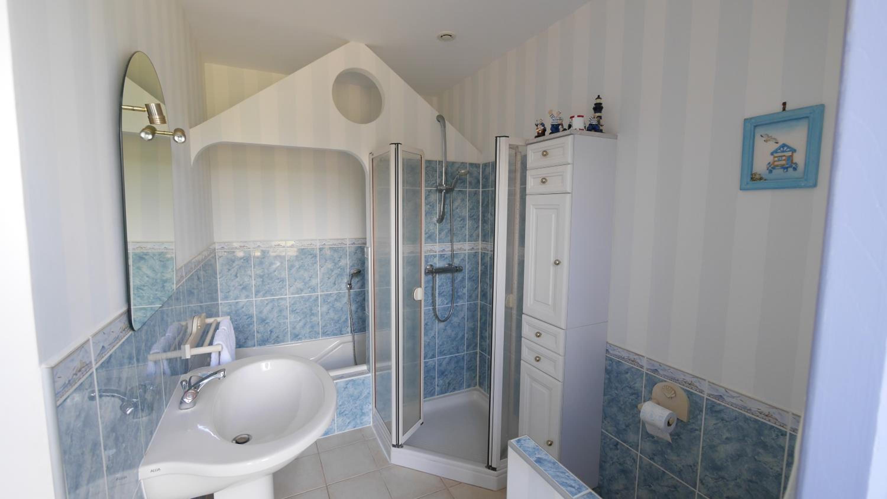 Apartment with Sea View - Photo 11