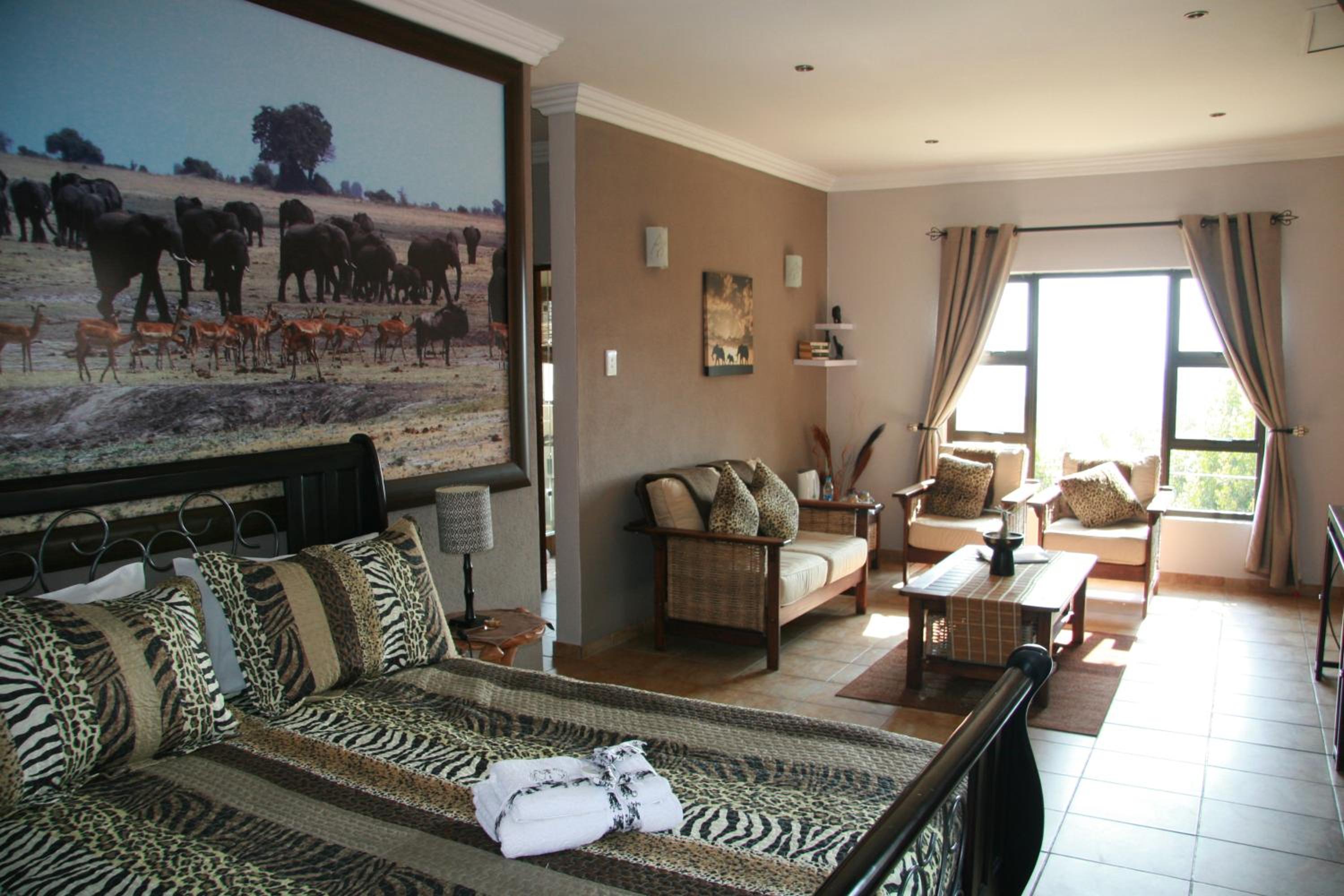 Family Room with Mountain View photo 1
