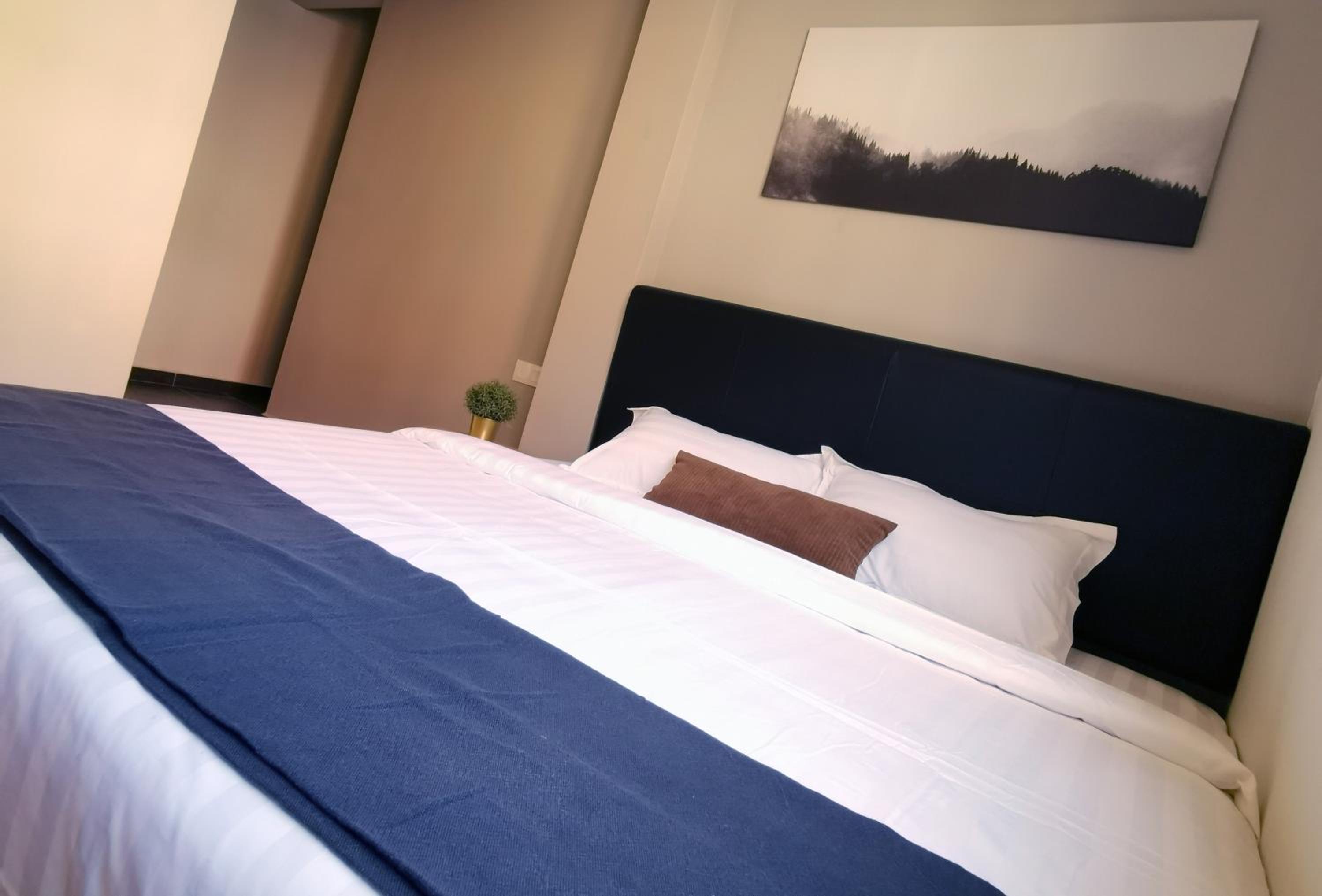 Superior King Room - Photo 3