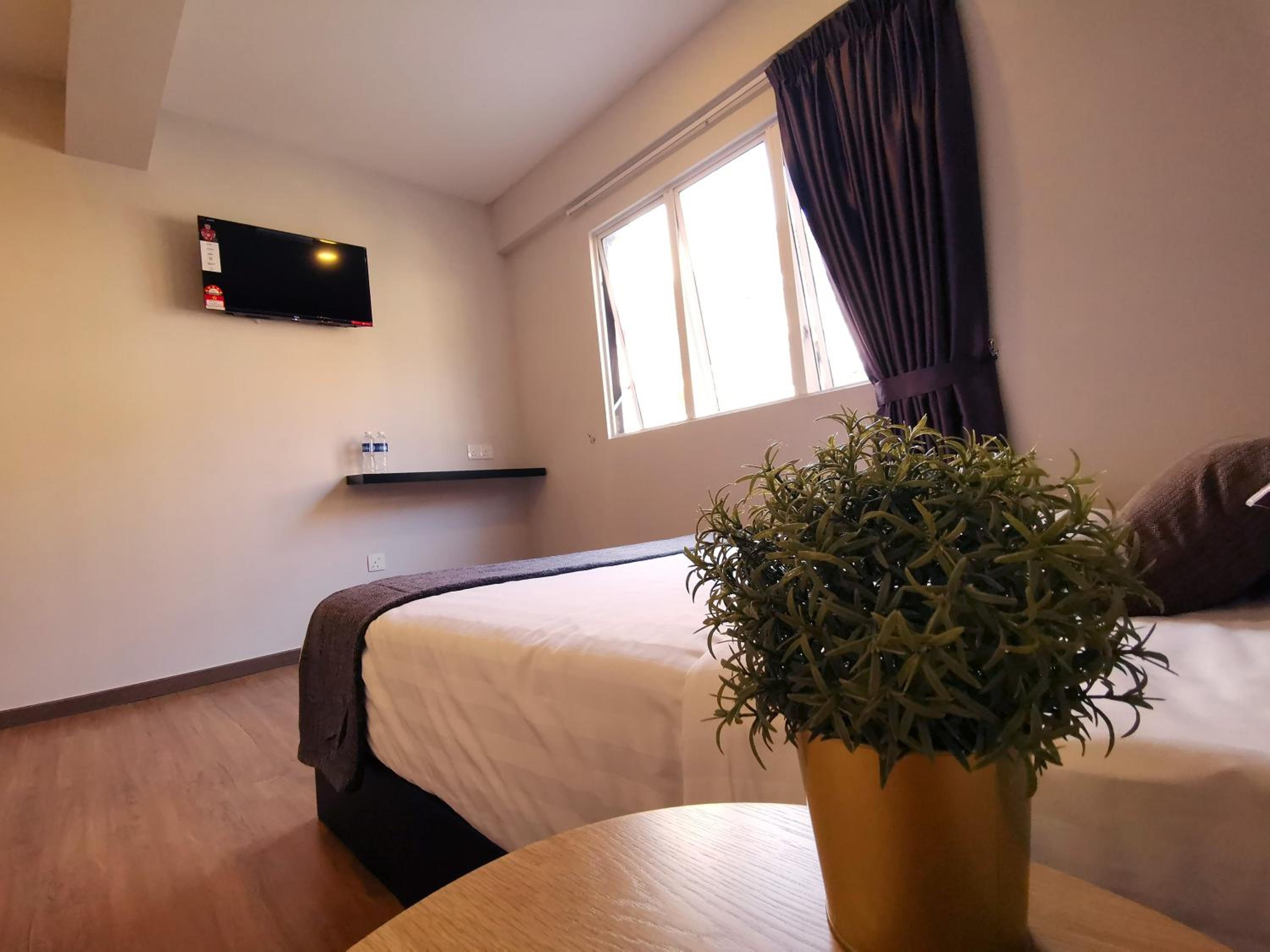 Deluxe Queen Room - Photo 1