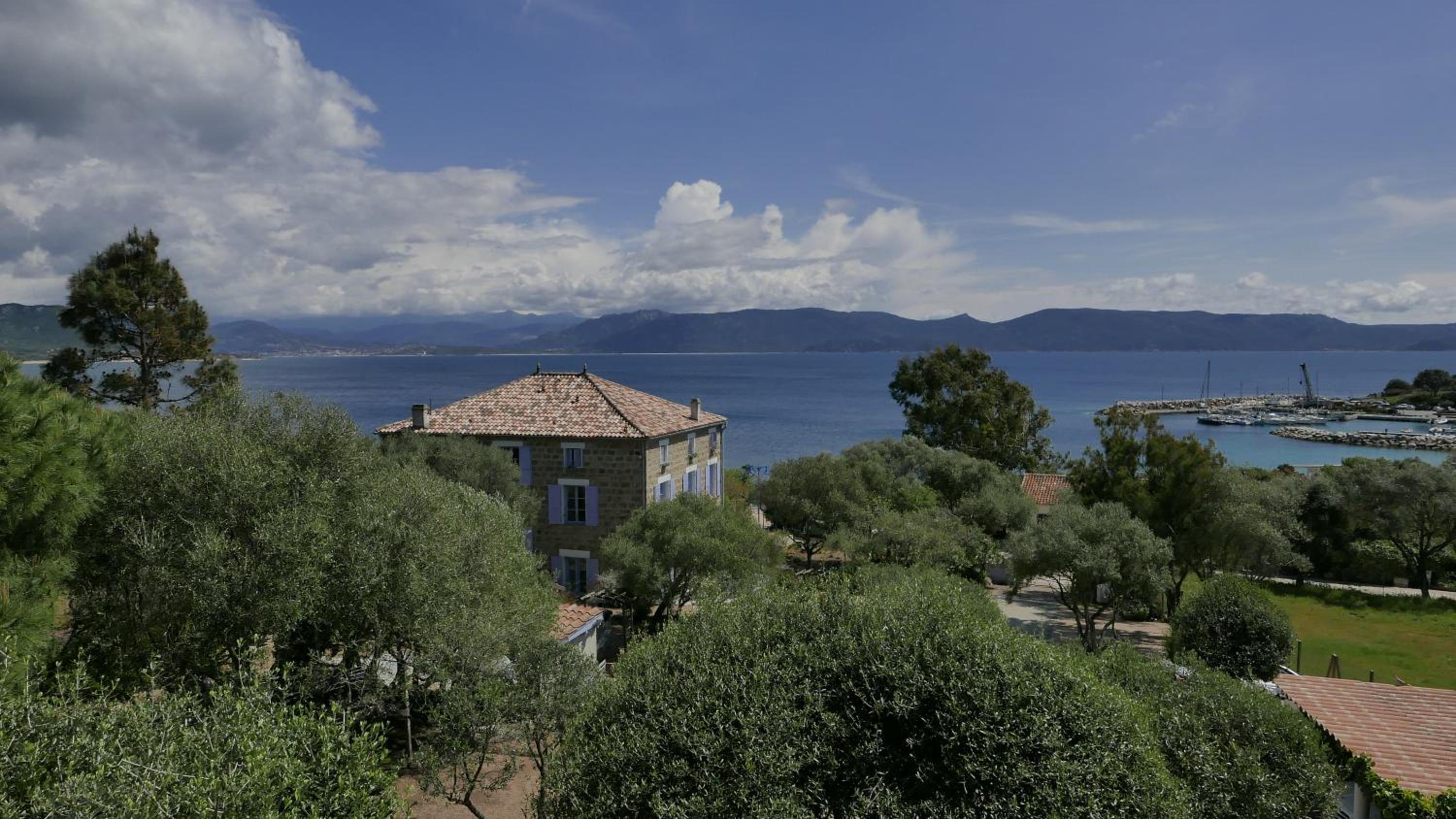 Apartment with Sea View - Photo 4