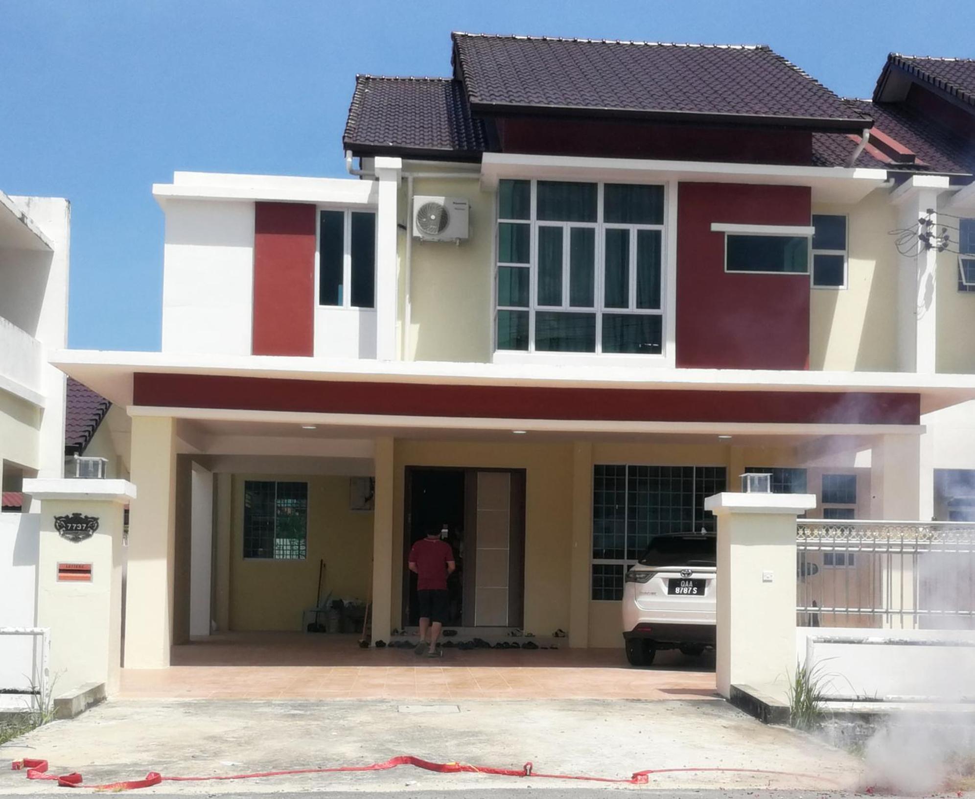 Five-Bedroom House photo 1