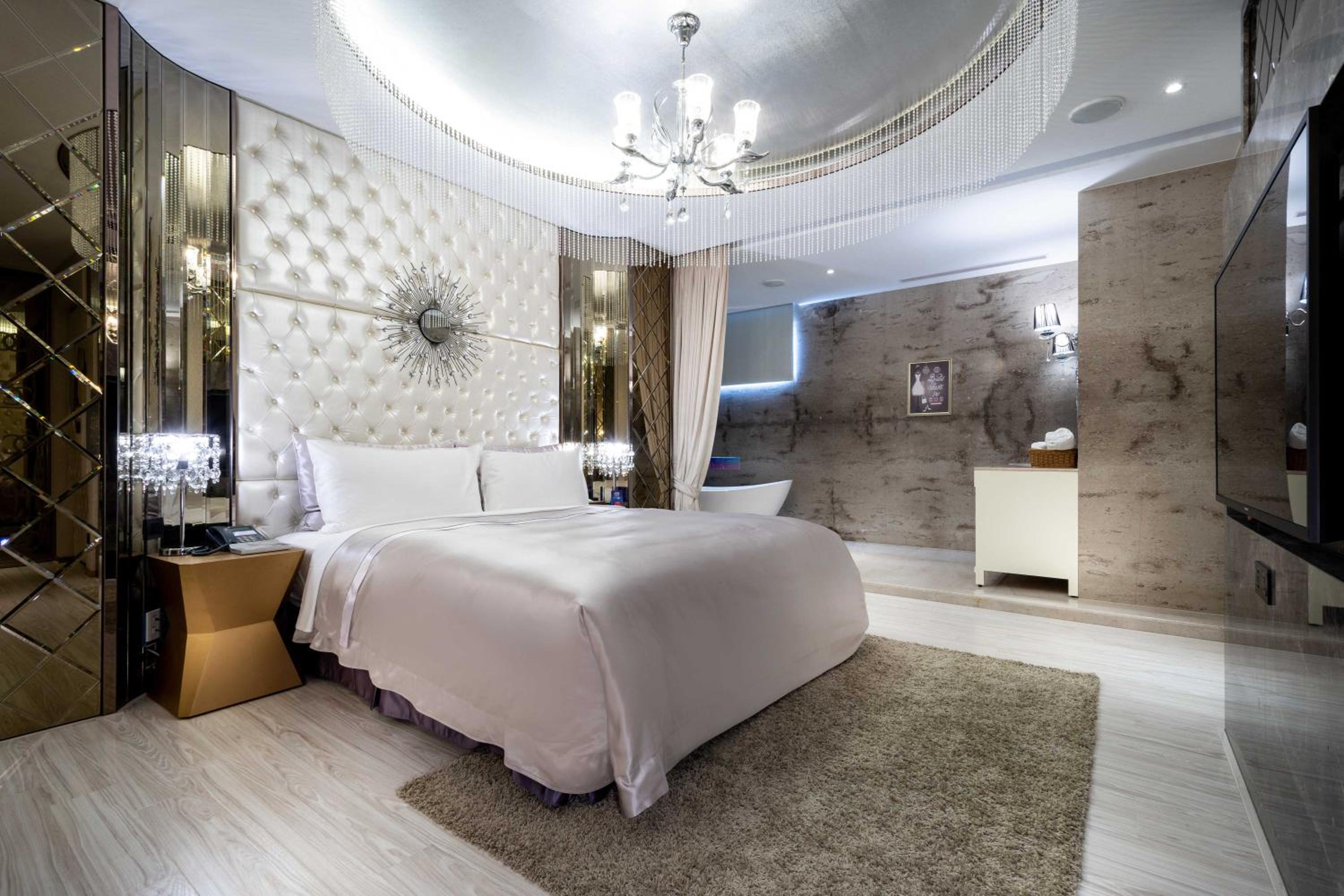 Deluxe Double Room with Bath and Private Parking - Photo 1